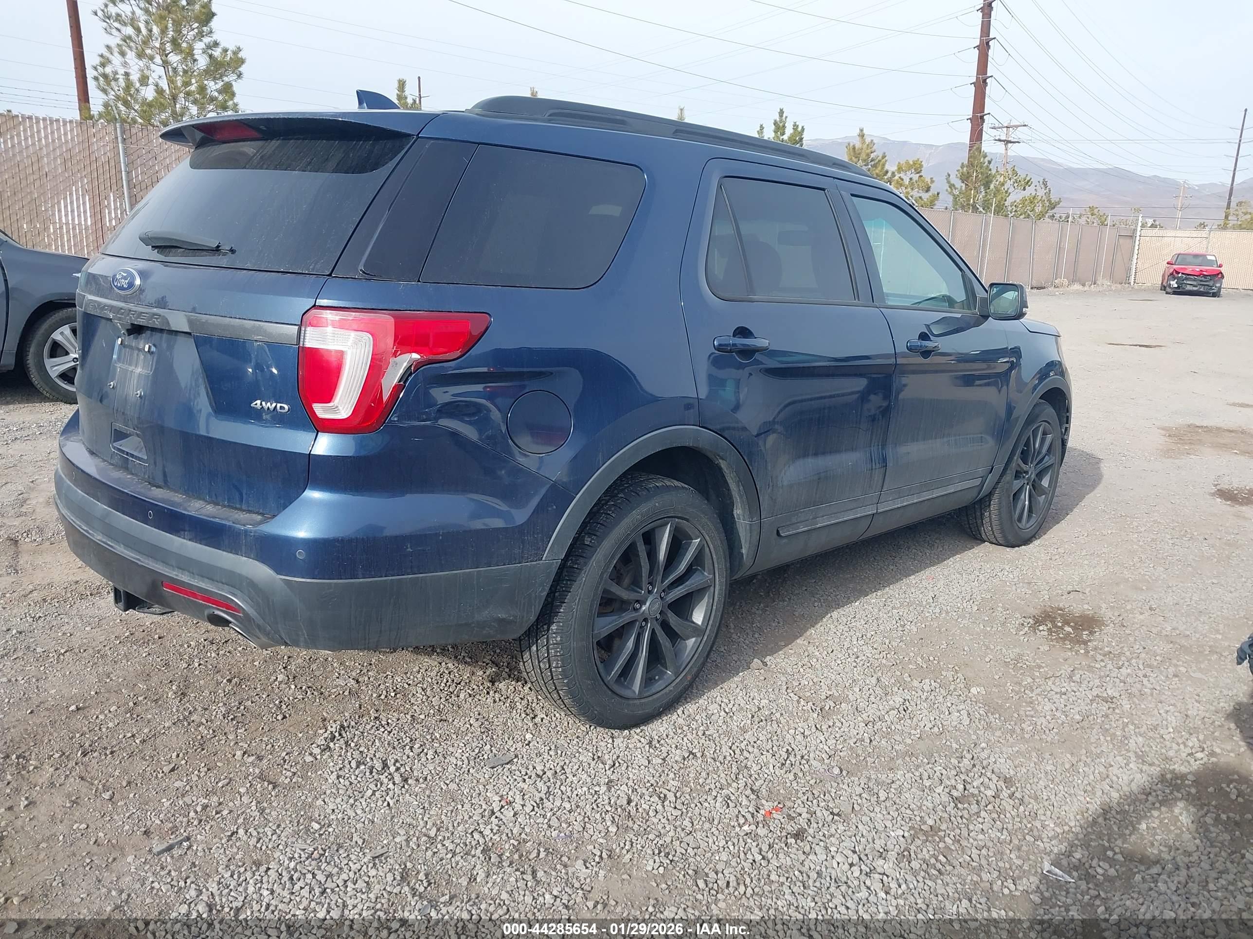 FORD EXPLORER image 4