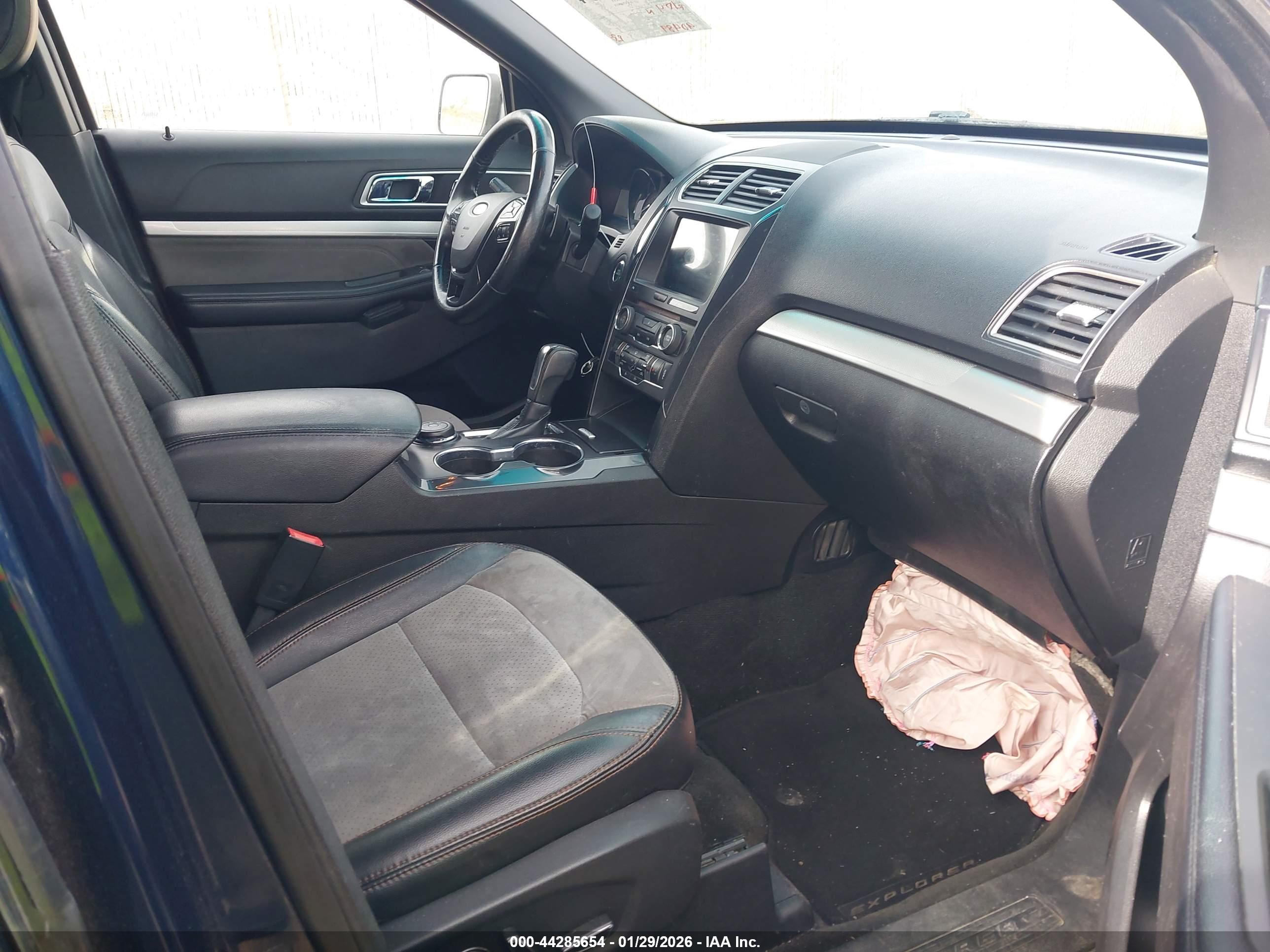 FORD EXPLORER image 5