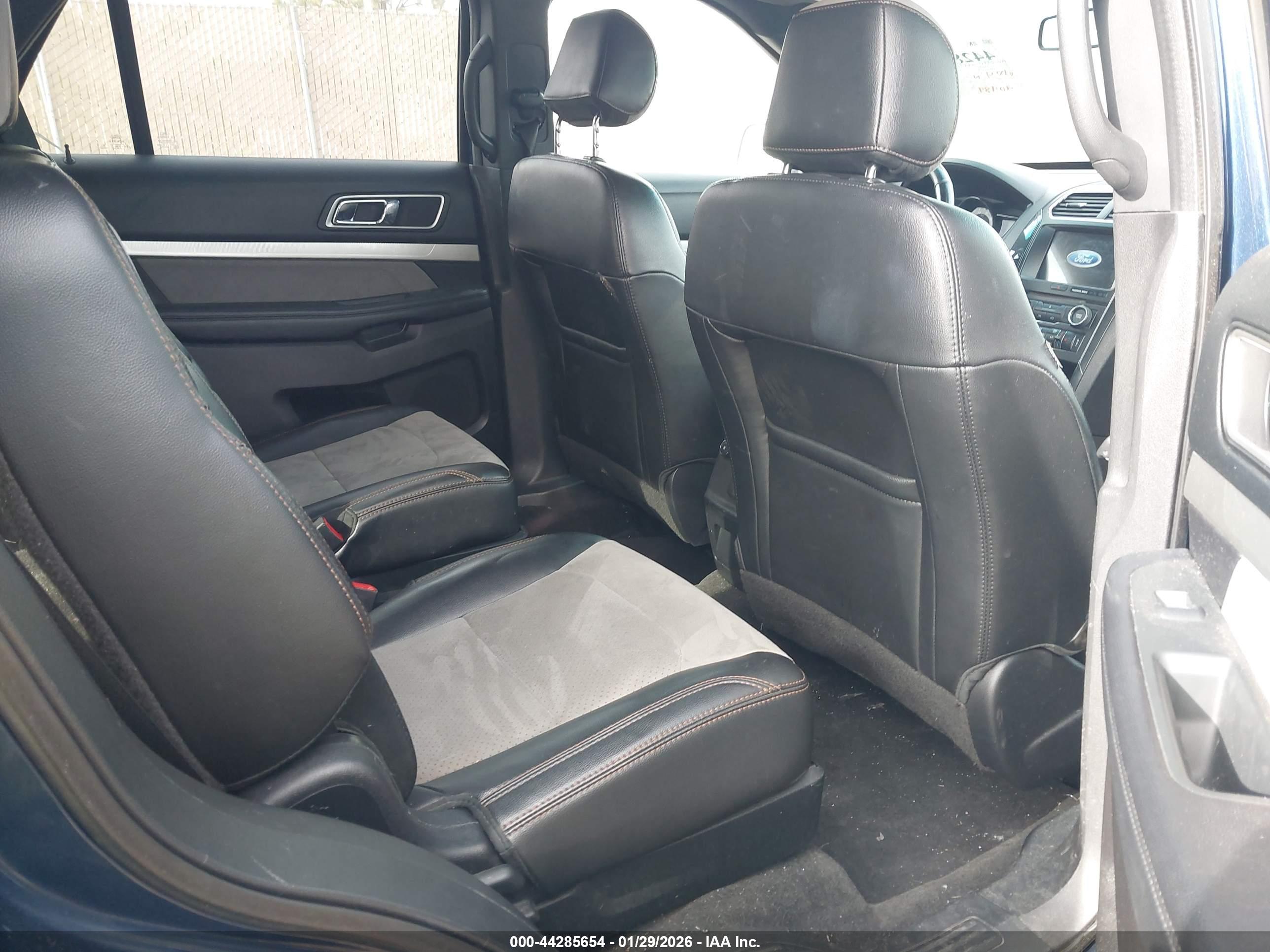 FORD EXPLORER image 8