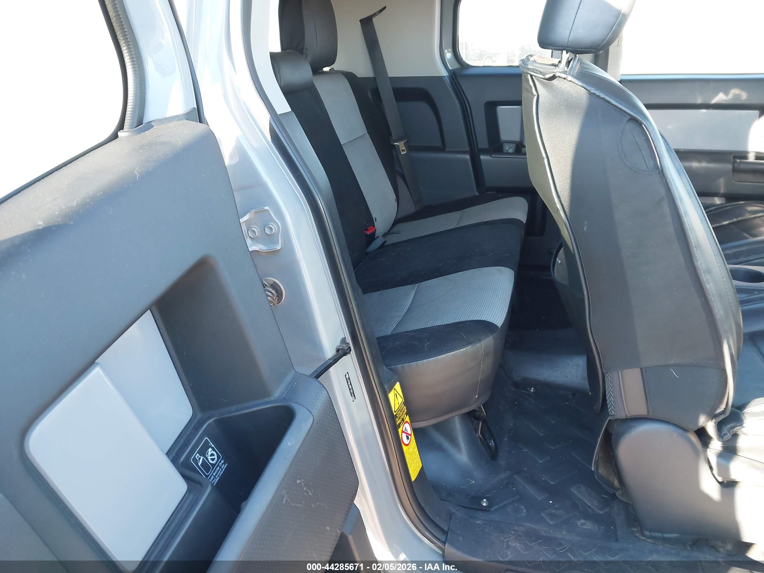 TOYOTA FJ image 8