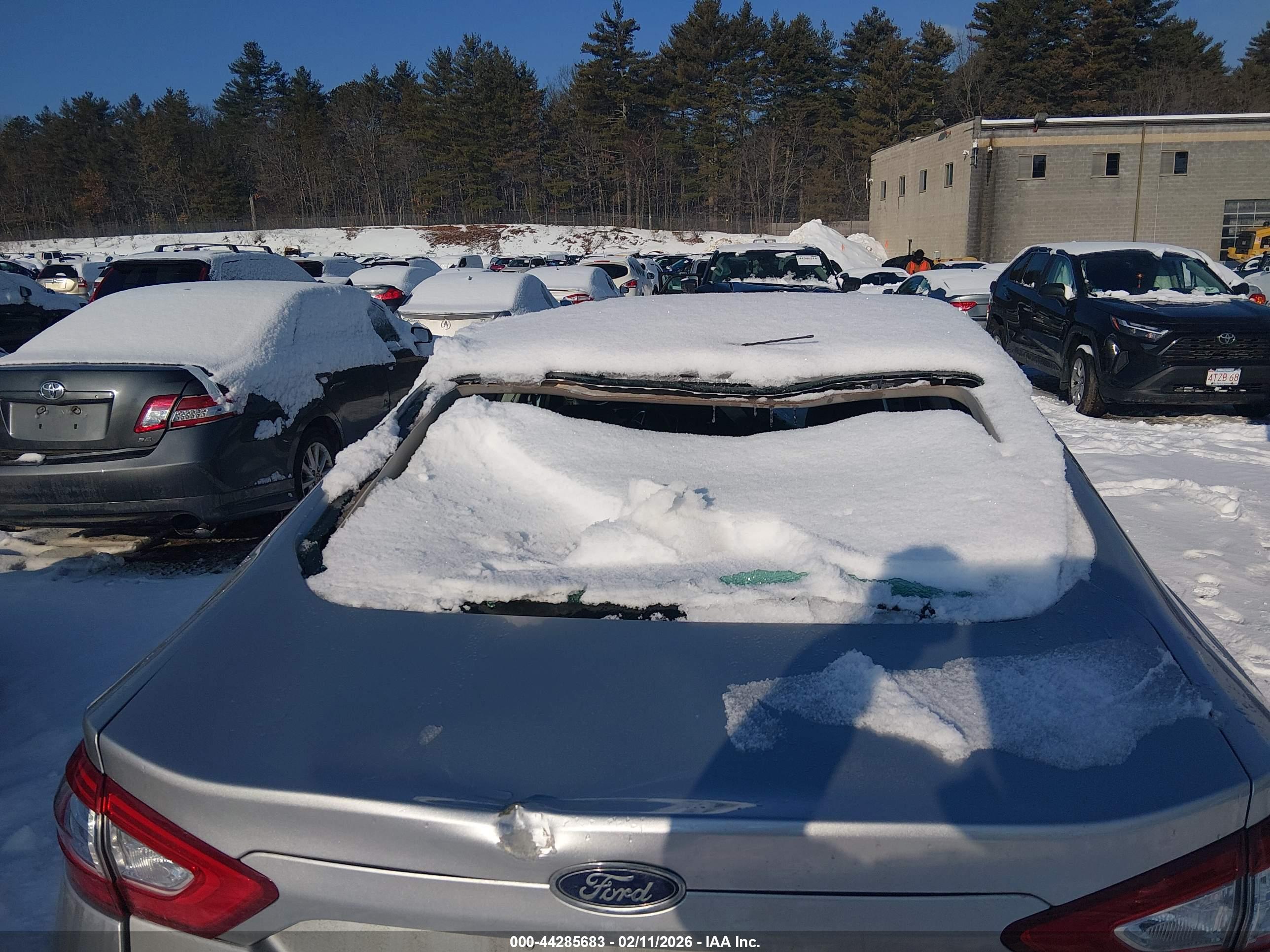 FORD FUSION image 6