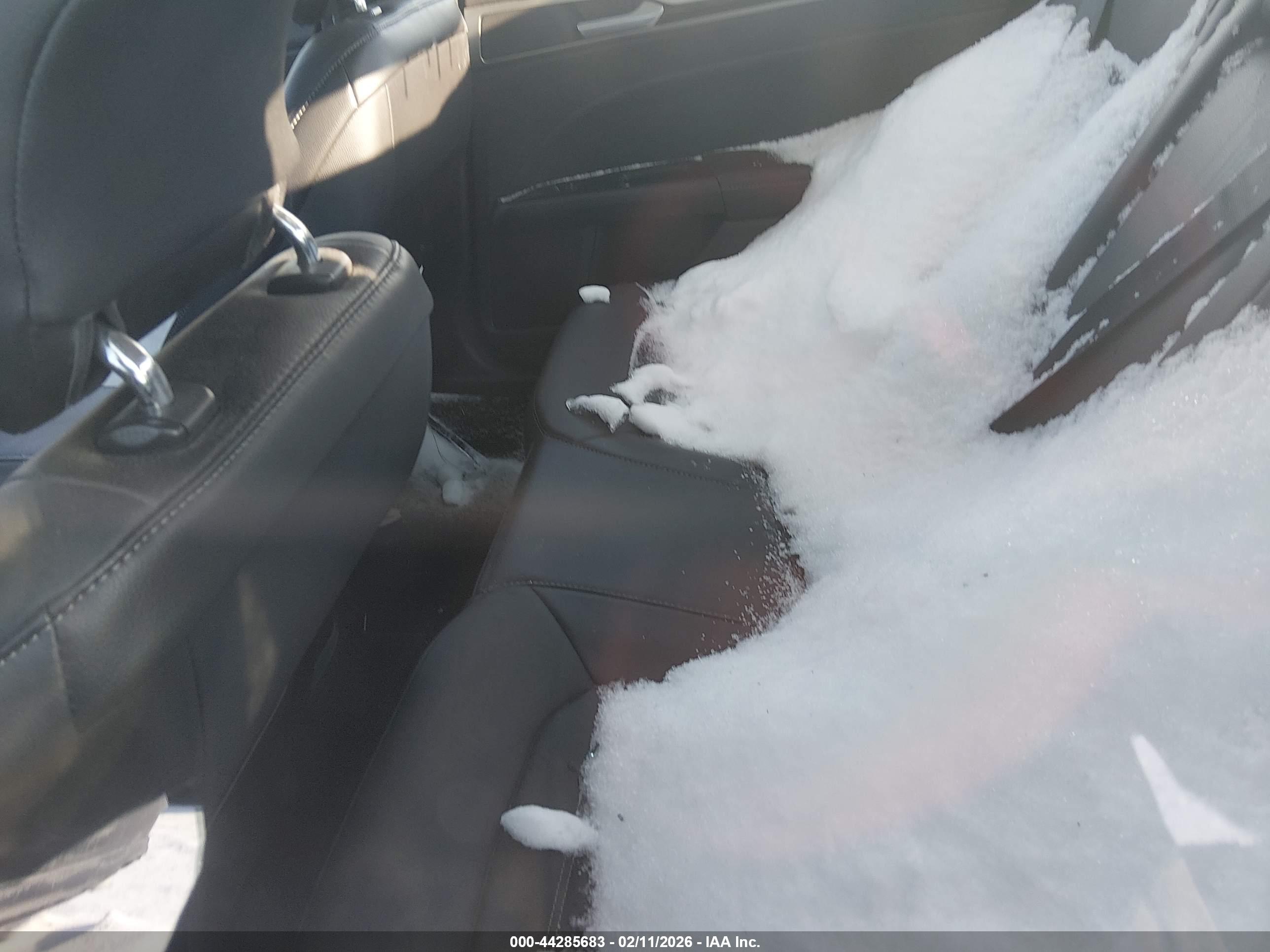 FORD FUSION image 8