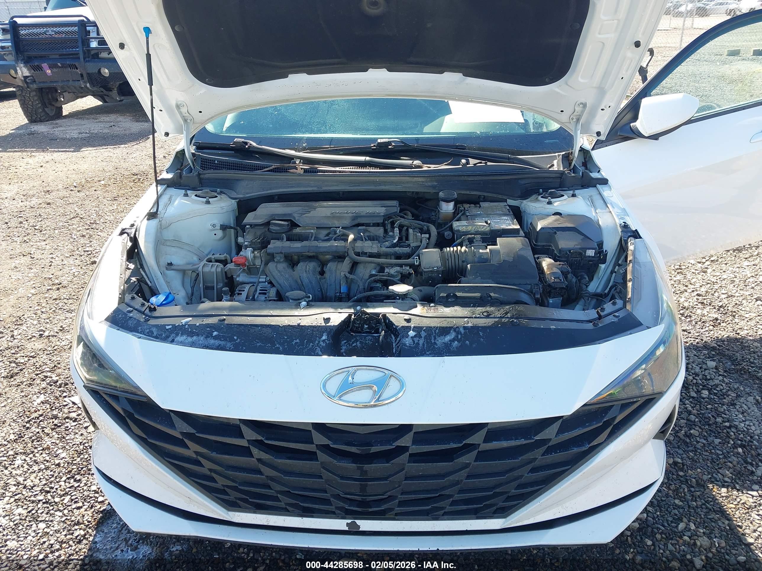 HYUNDAI ELANTRA image 10