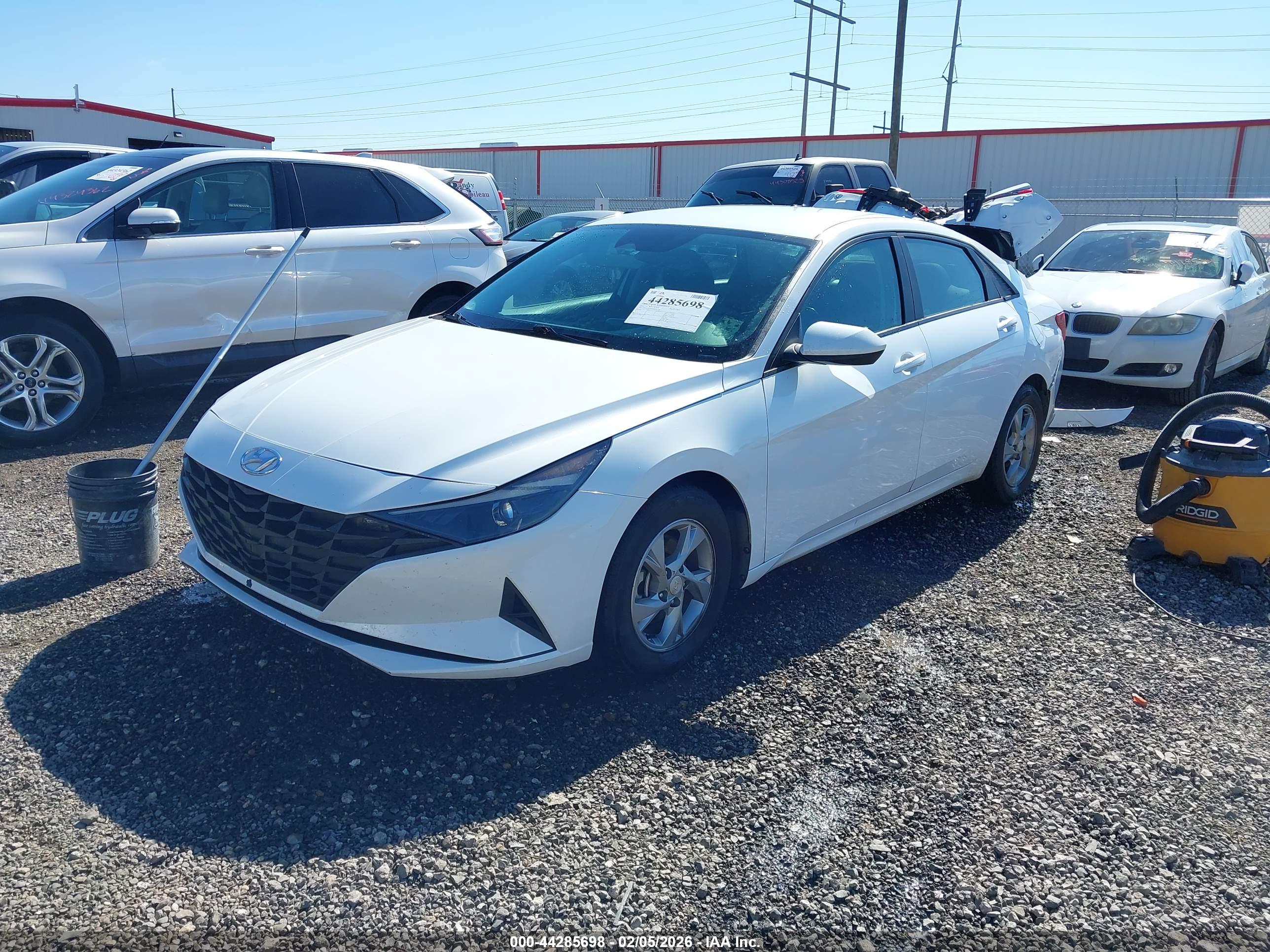 HYUNDAI ELANTRA image 2