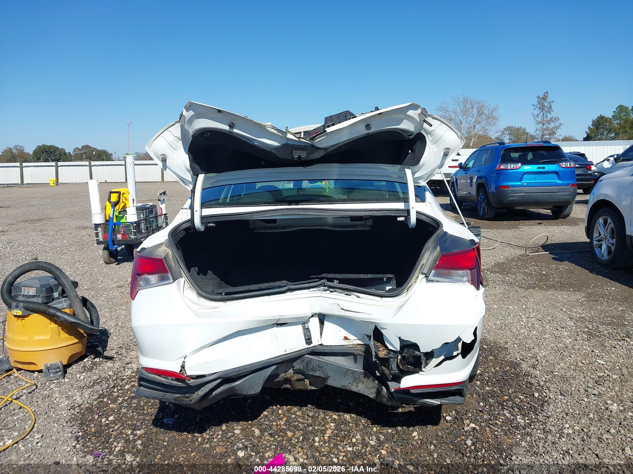 HYUNDAI ELANTRA image 6