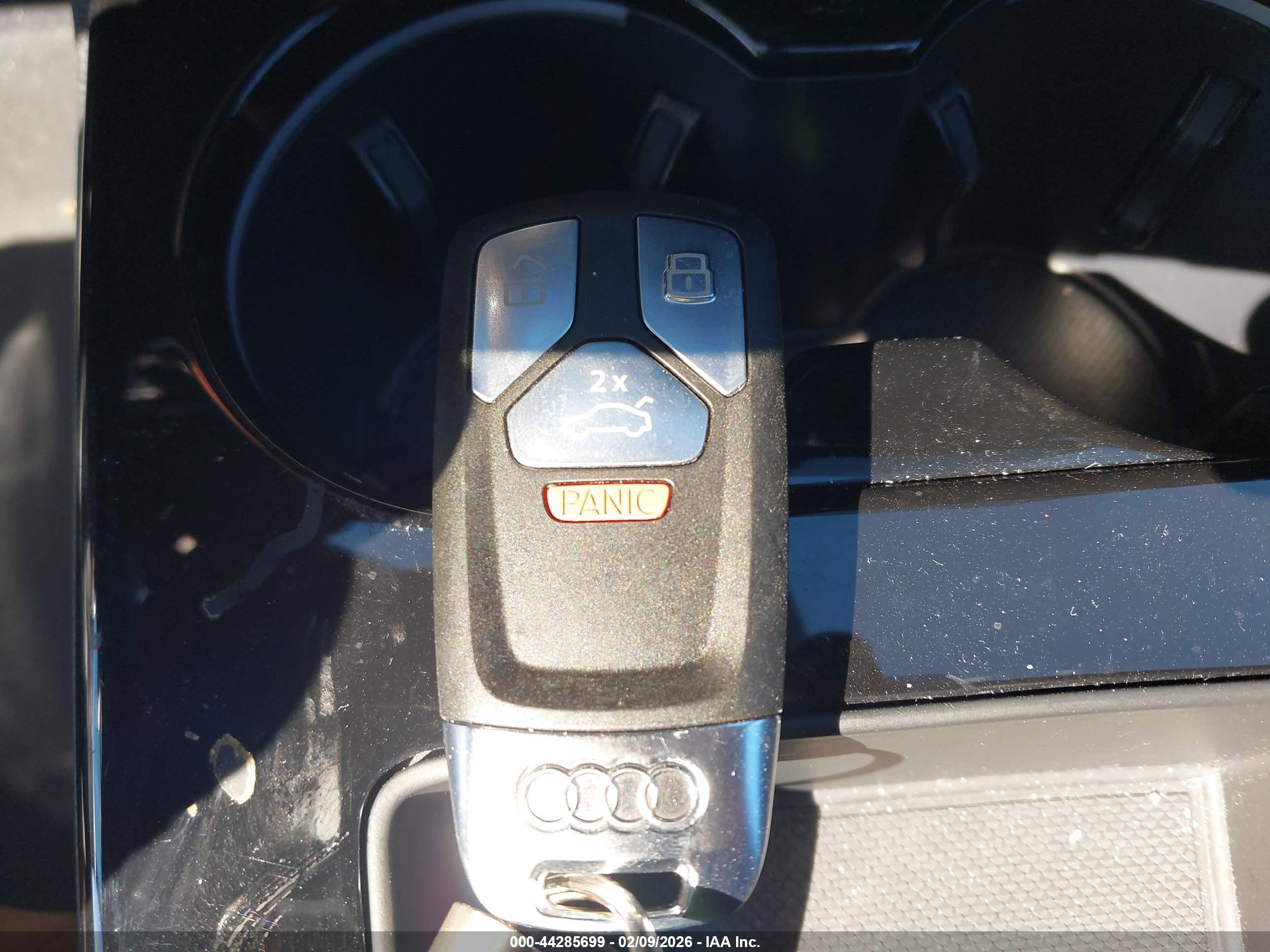 AUDI A4 image 11