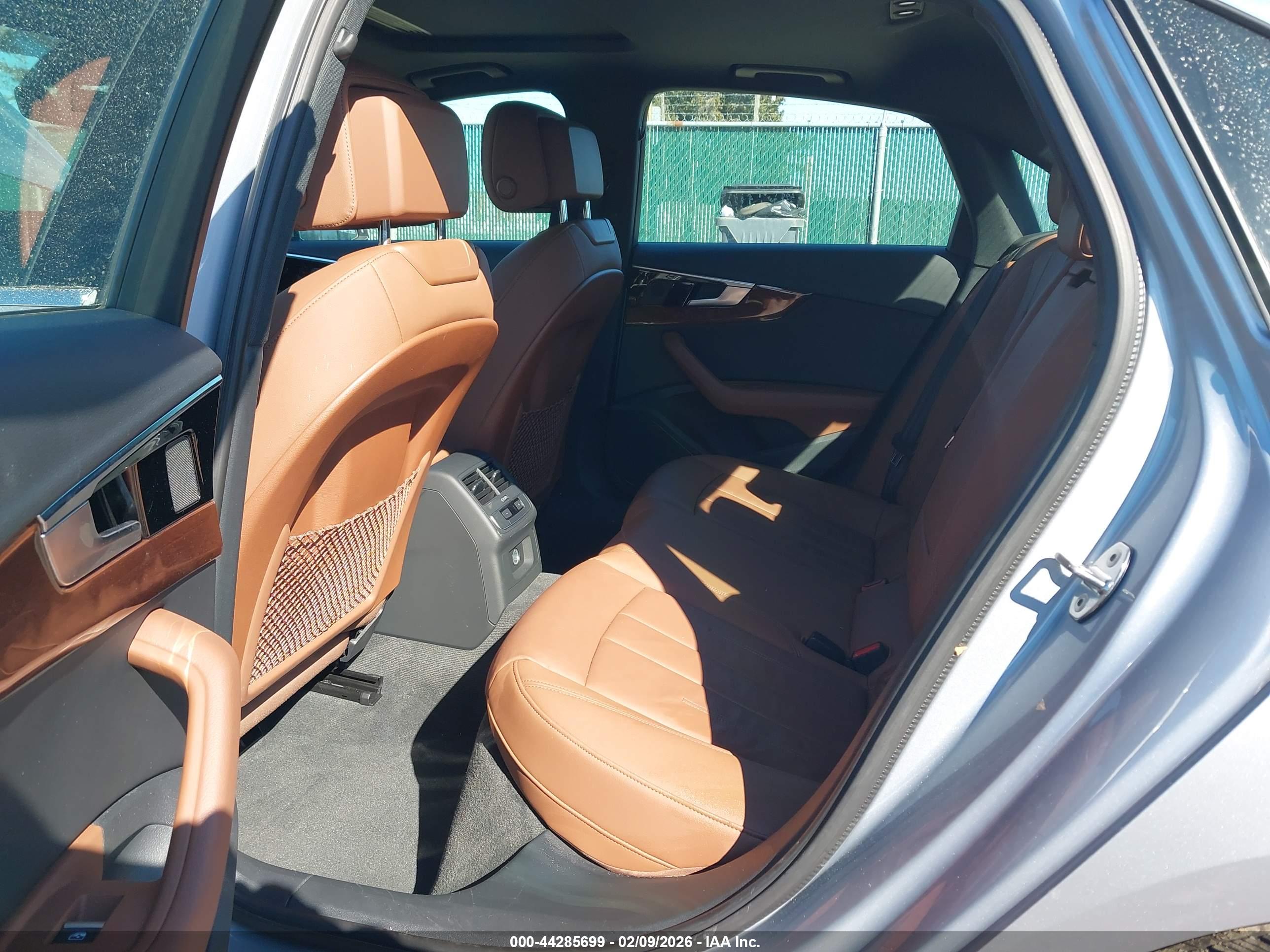 AUDI A4 image 8