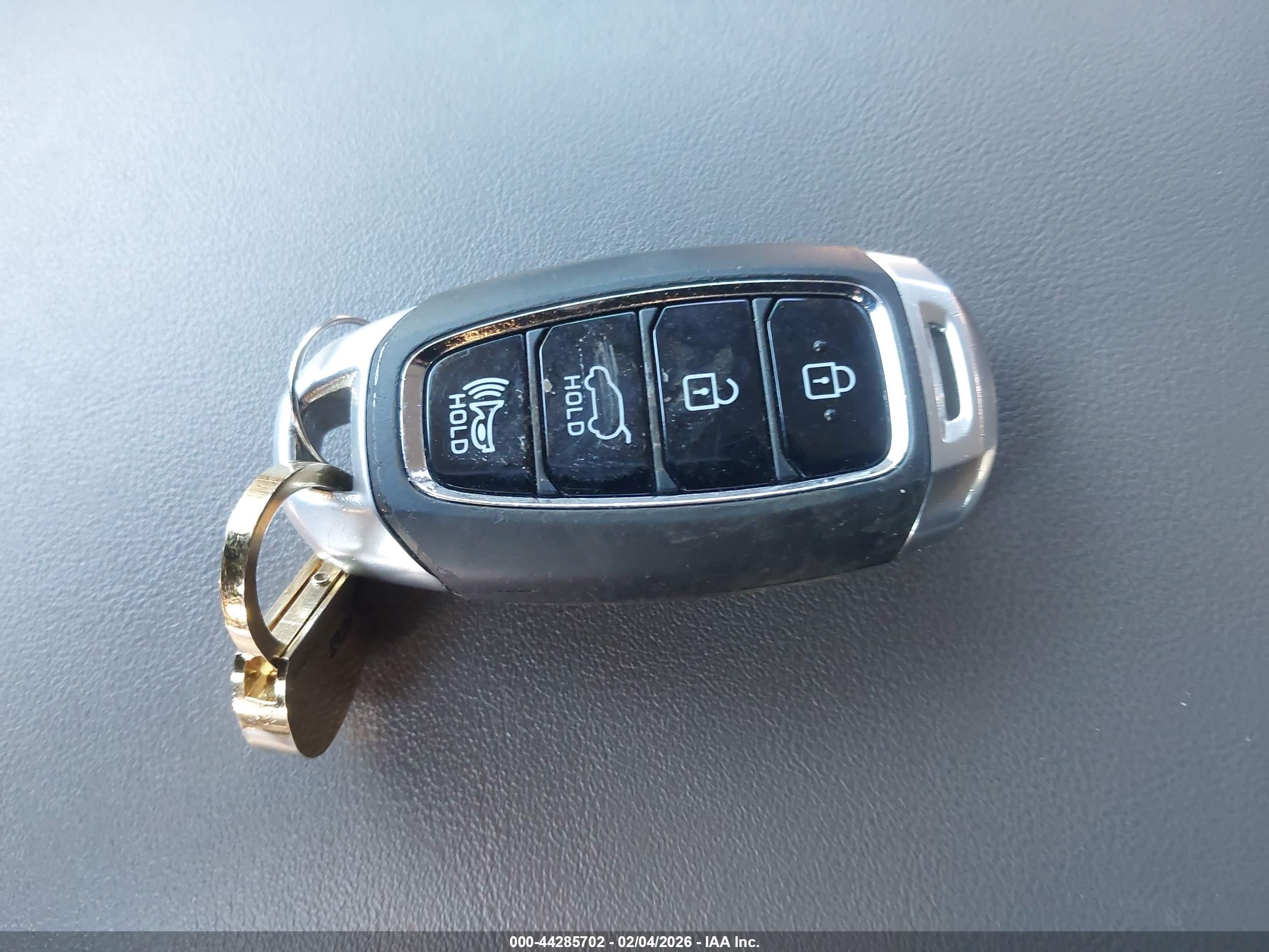 HYUNDAI SANTA image 11