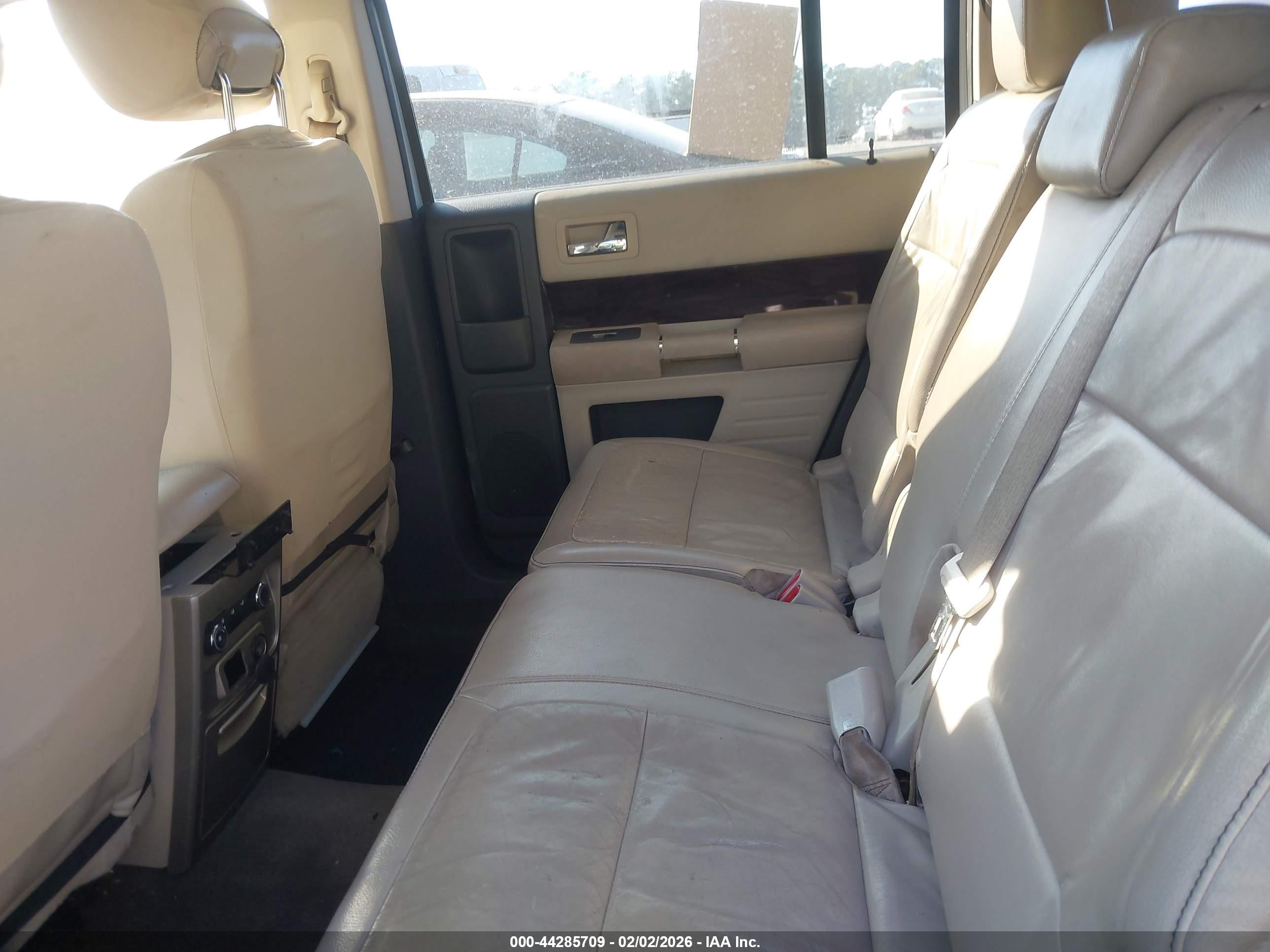 FORD FLEX image 8