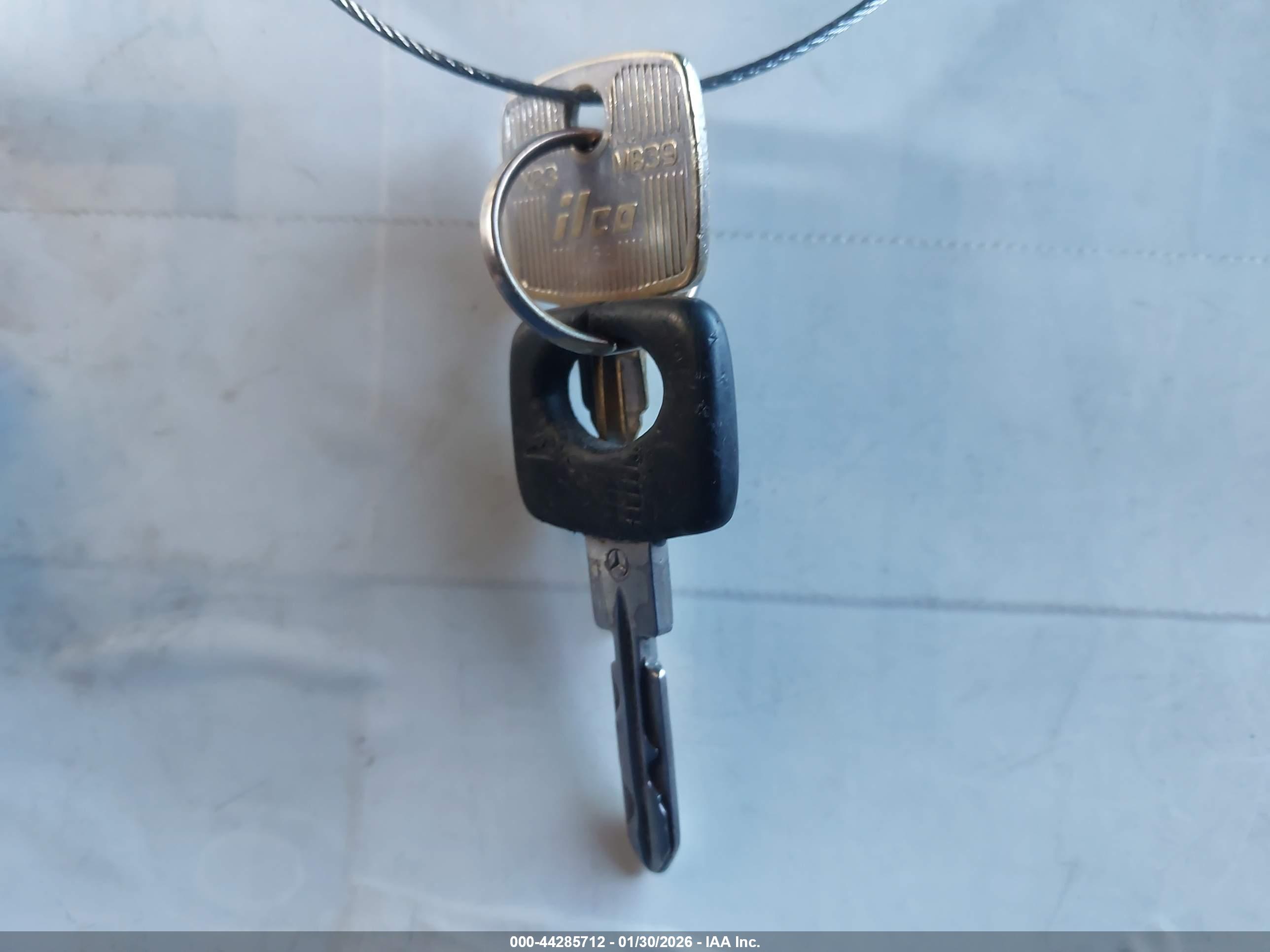 MERCEDES-BENZ 300 image 11