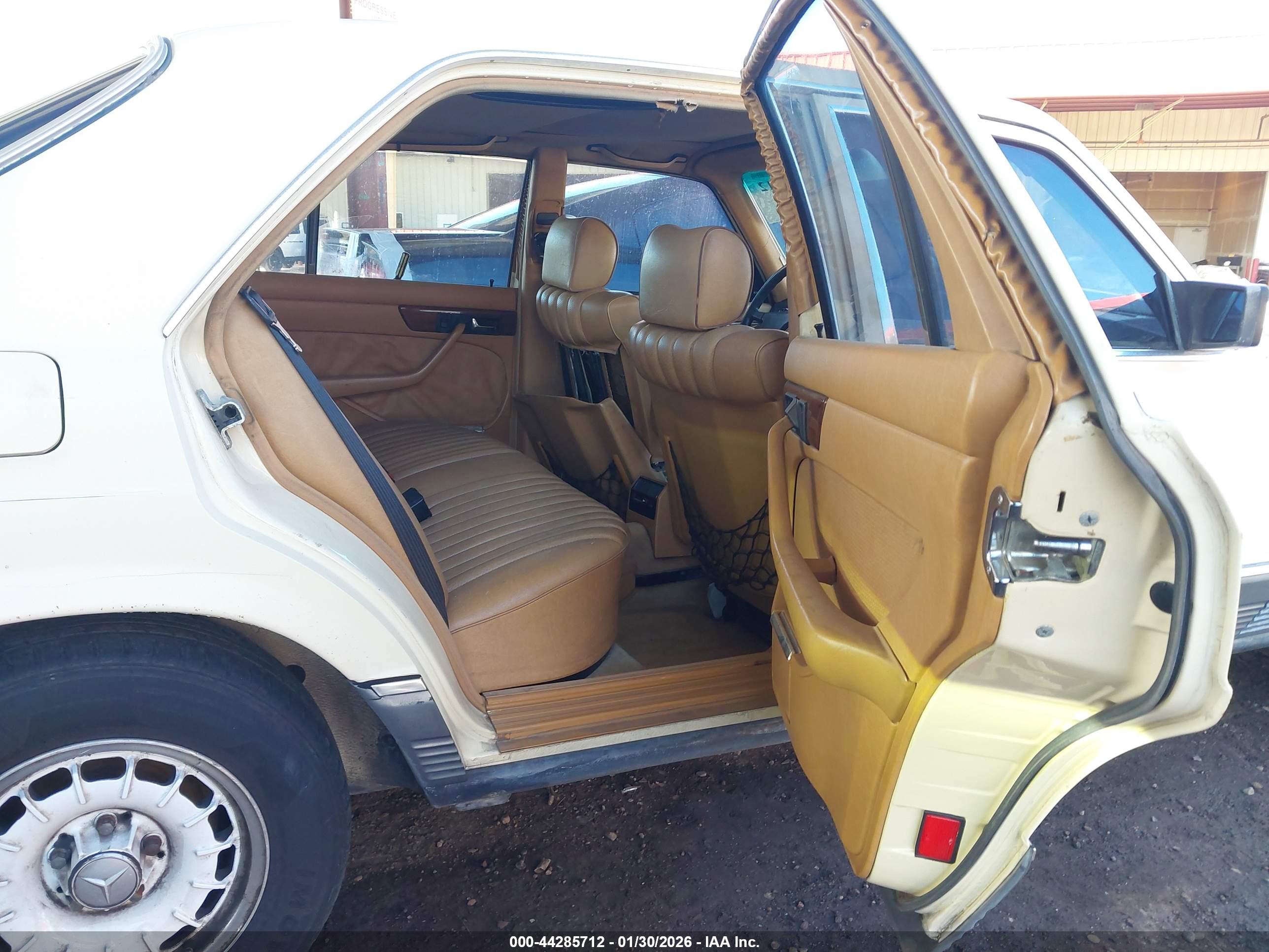 MERCEDES-BENZ 300 image 8