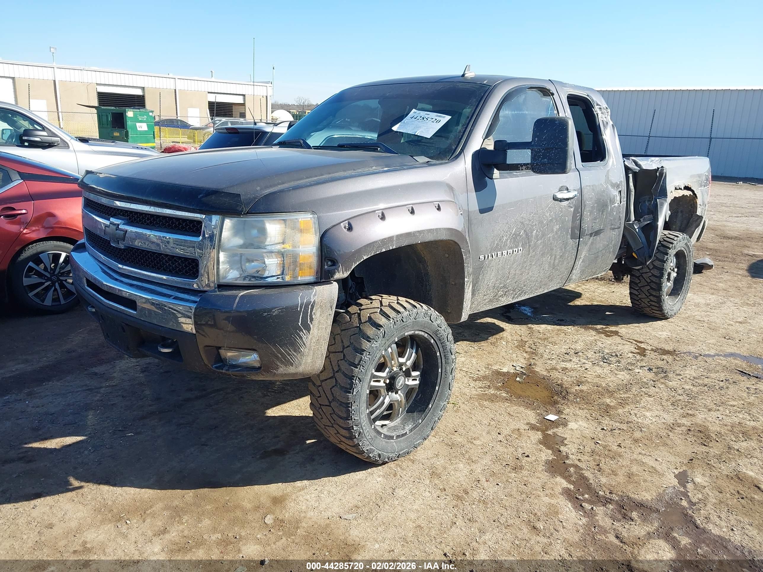 CHEVROLET SILVERADO image 2