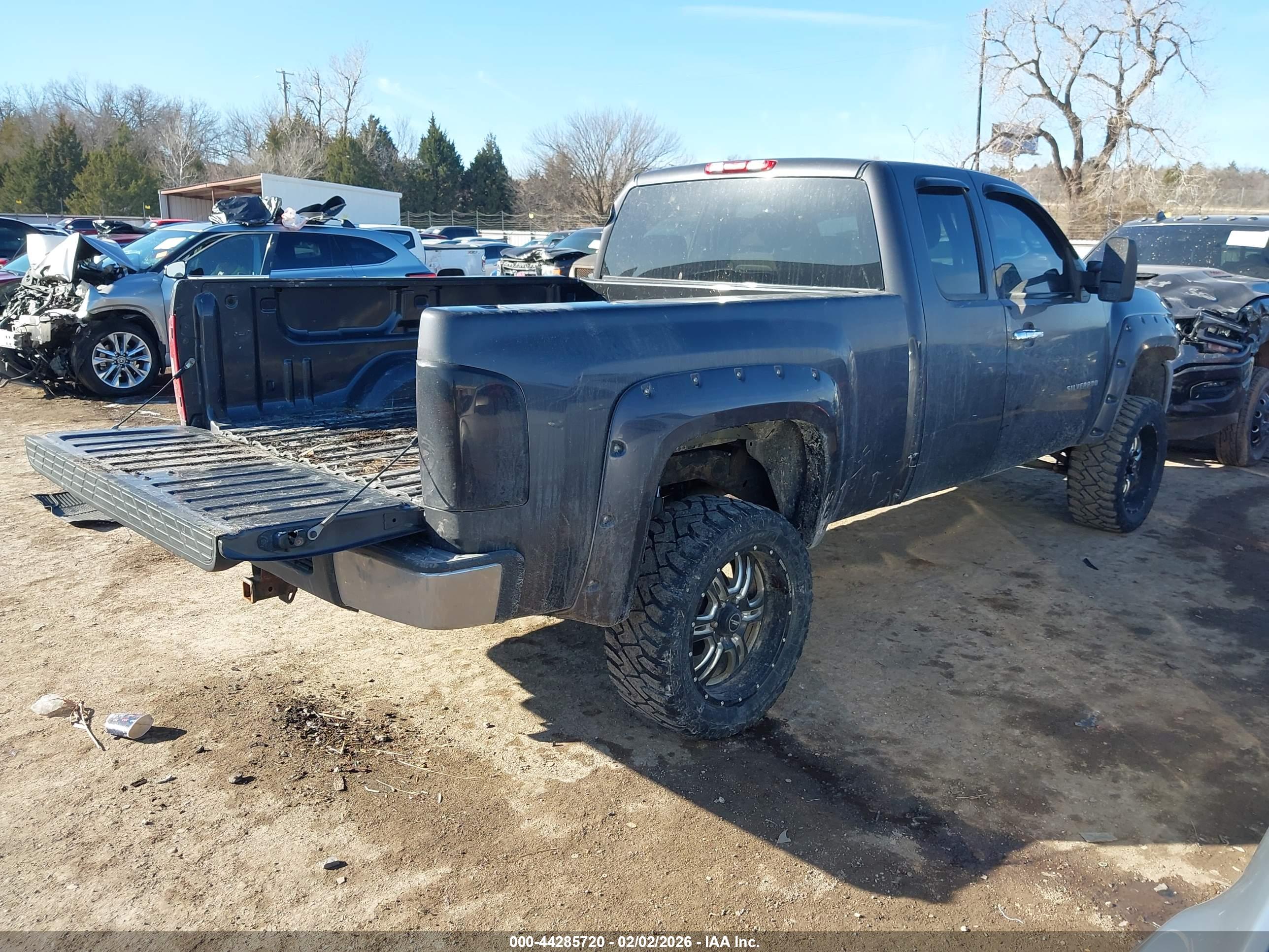 CHEVROLET SILVERADO image 4
