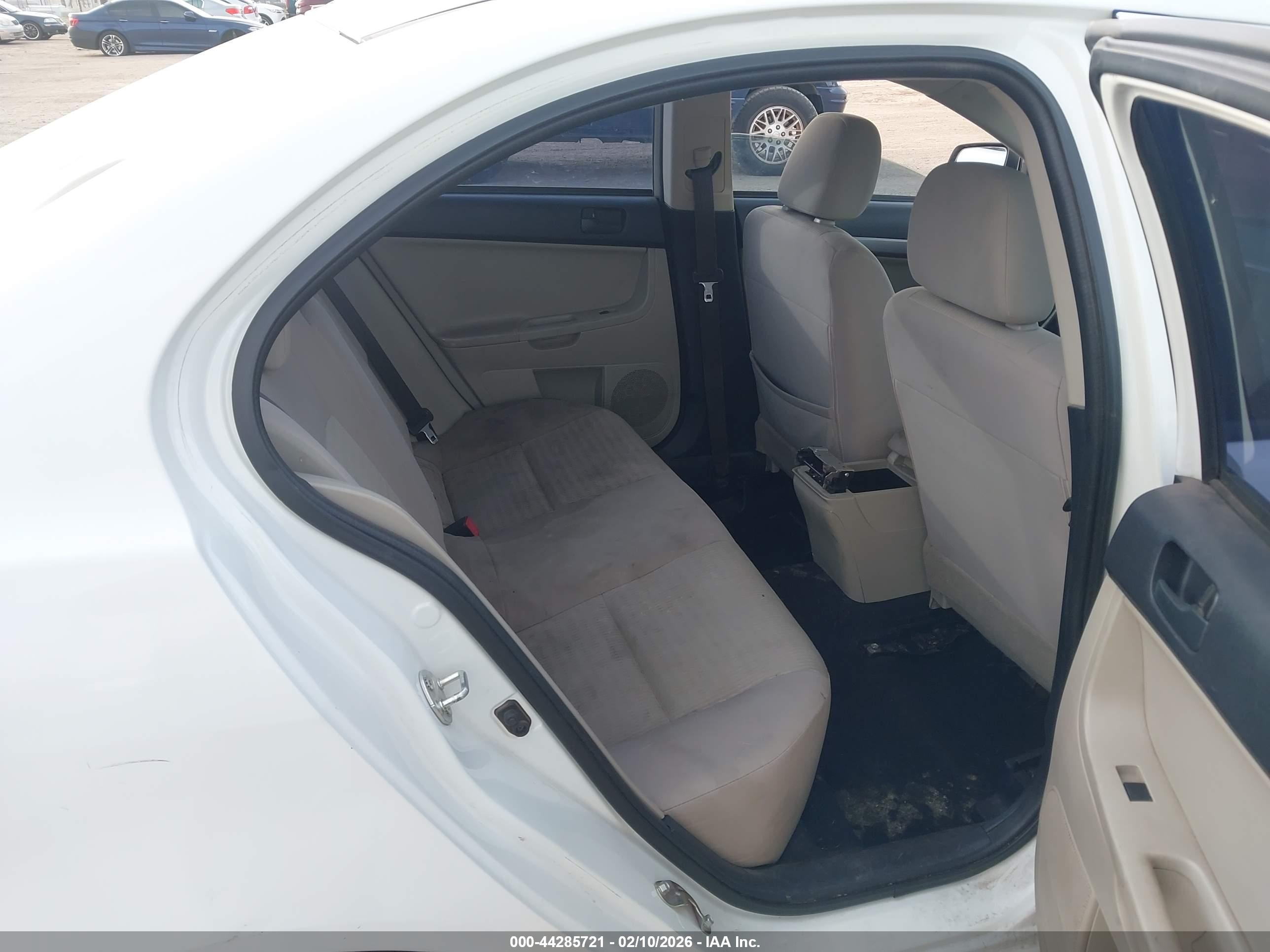 MITSUBISHI LANCER image 8