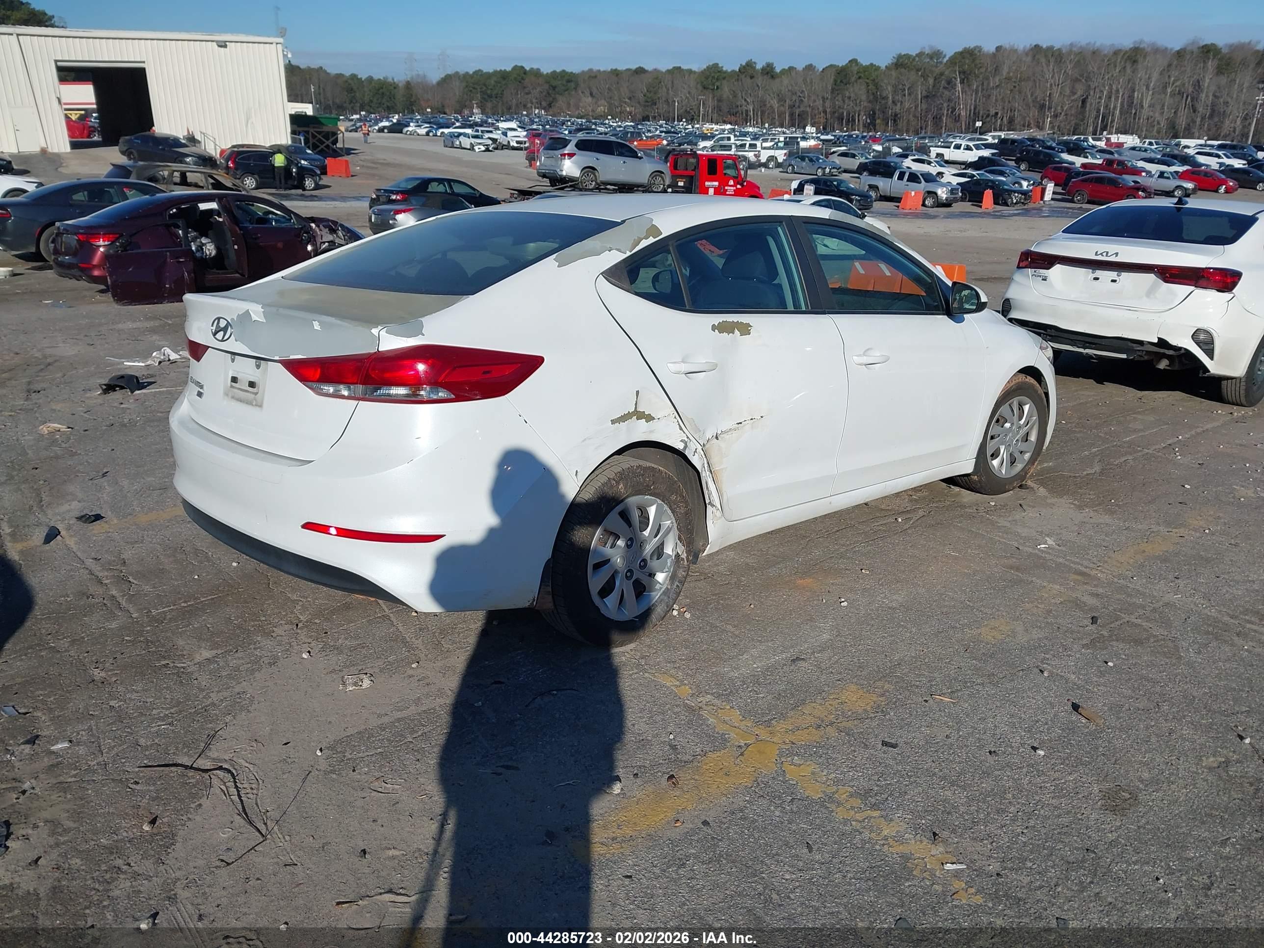 HYUNDAI ELANTRA image 4