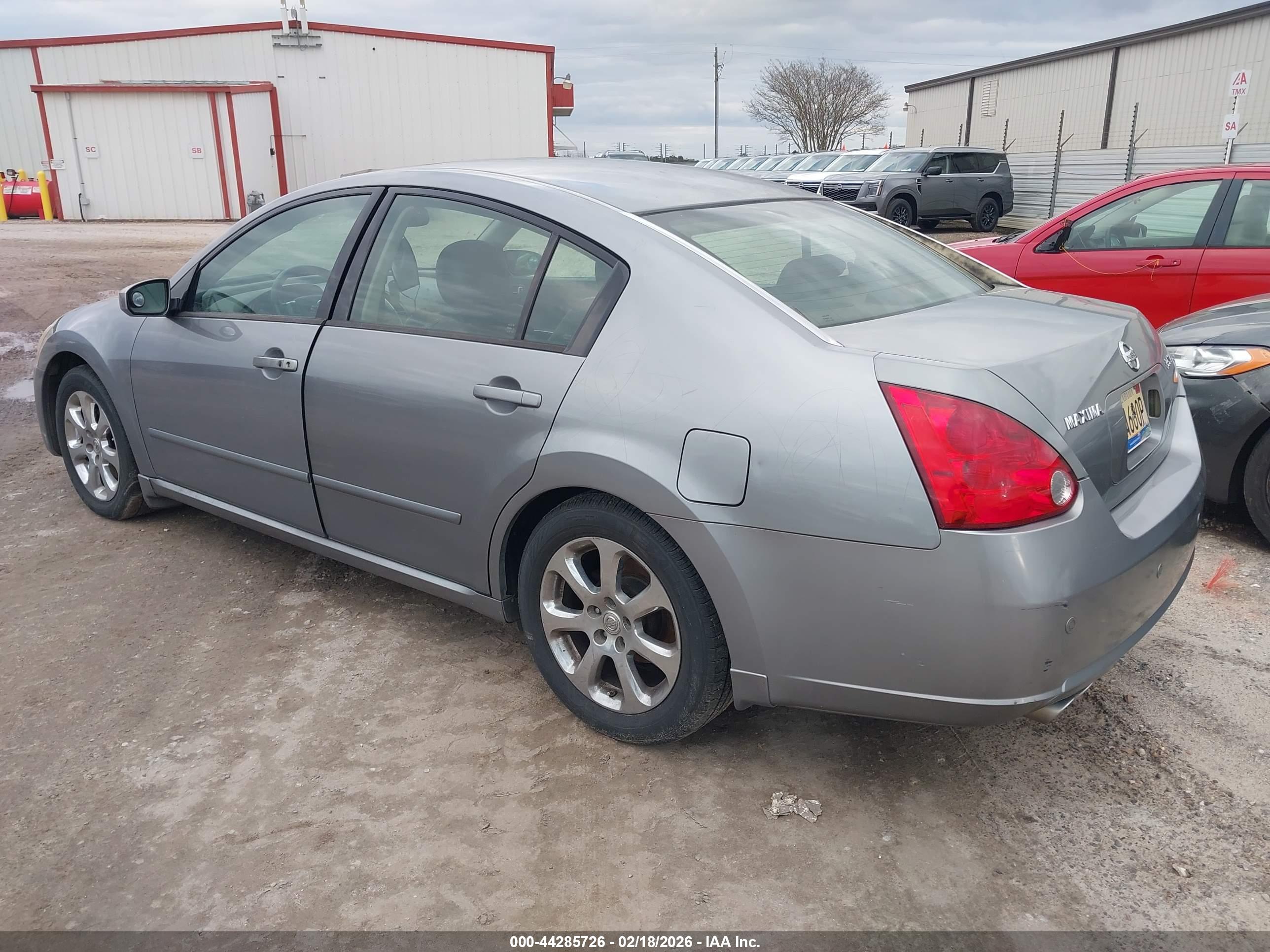 NISSAN MAXIMA image 3