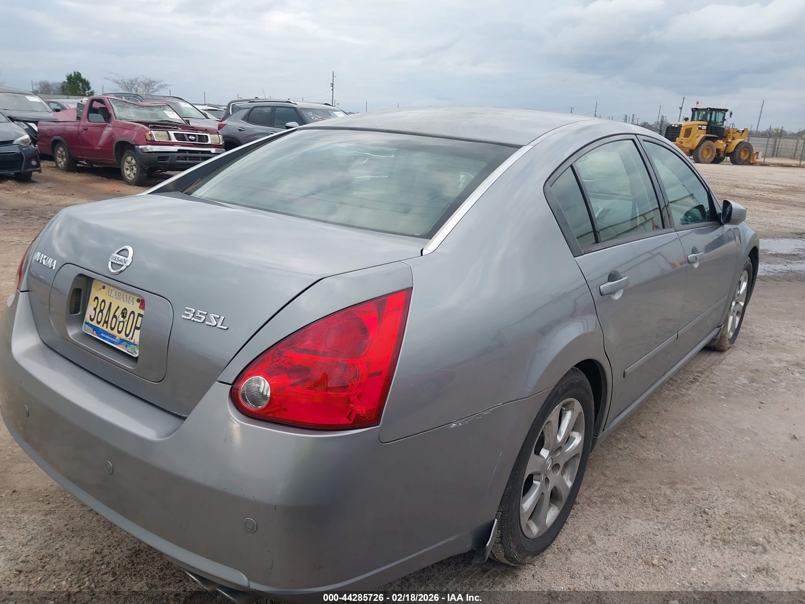 NISSAN MAXIMA image 4
