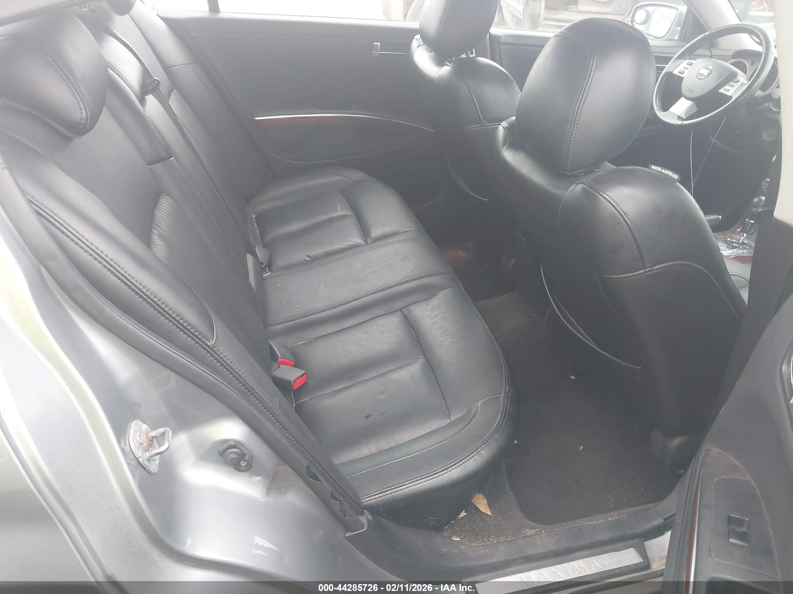 NISSAN MAXIMA image 8