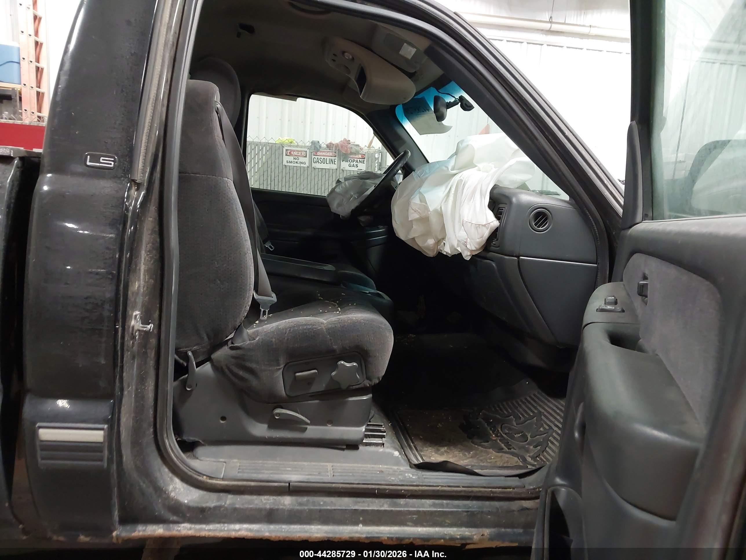 CHEVROLET SILVERADO image 5