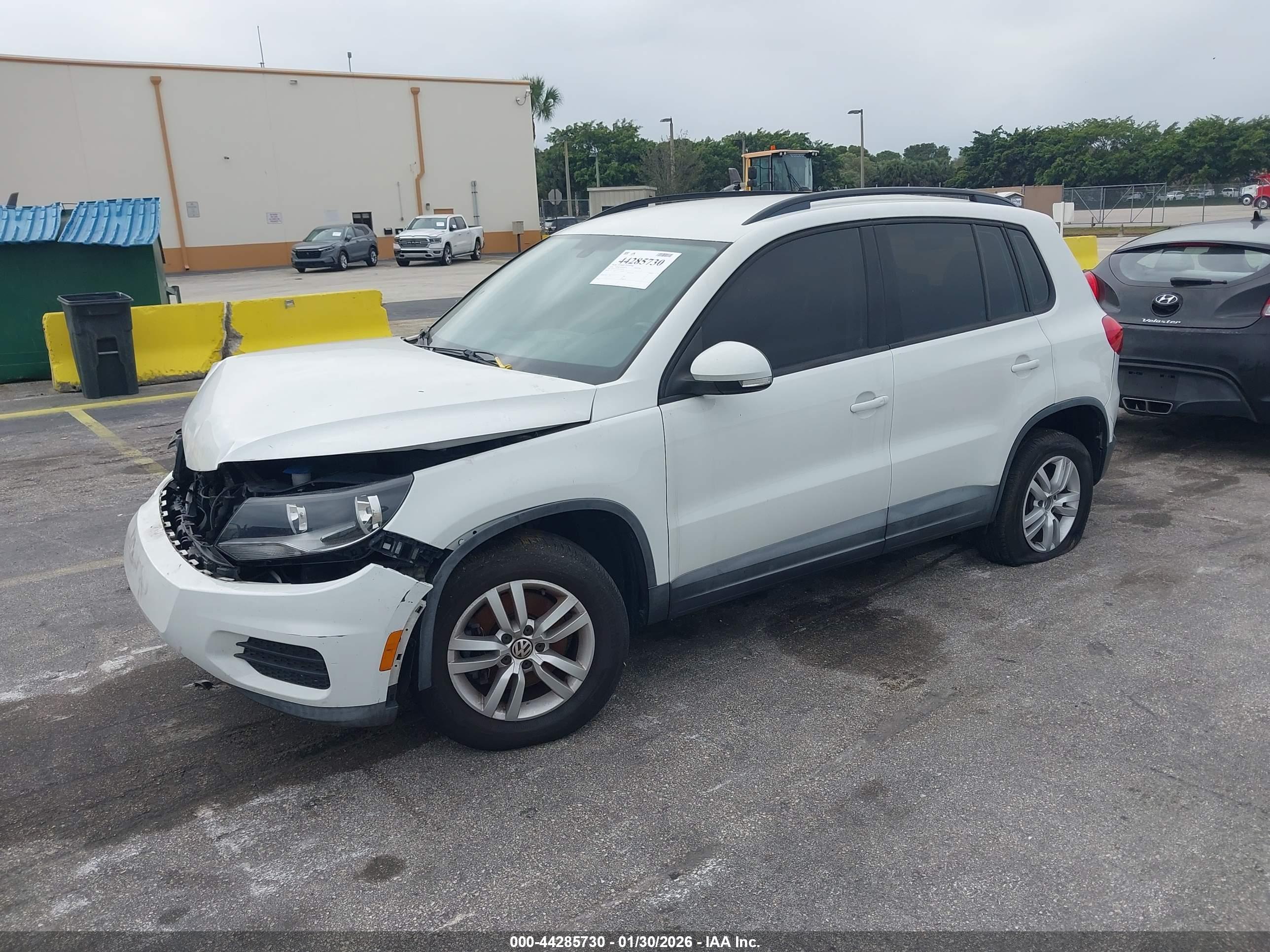 VOLKSWAGEN TIGUAN image 2