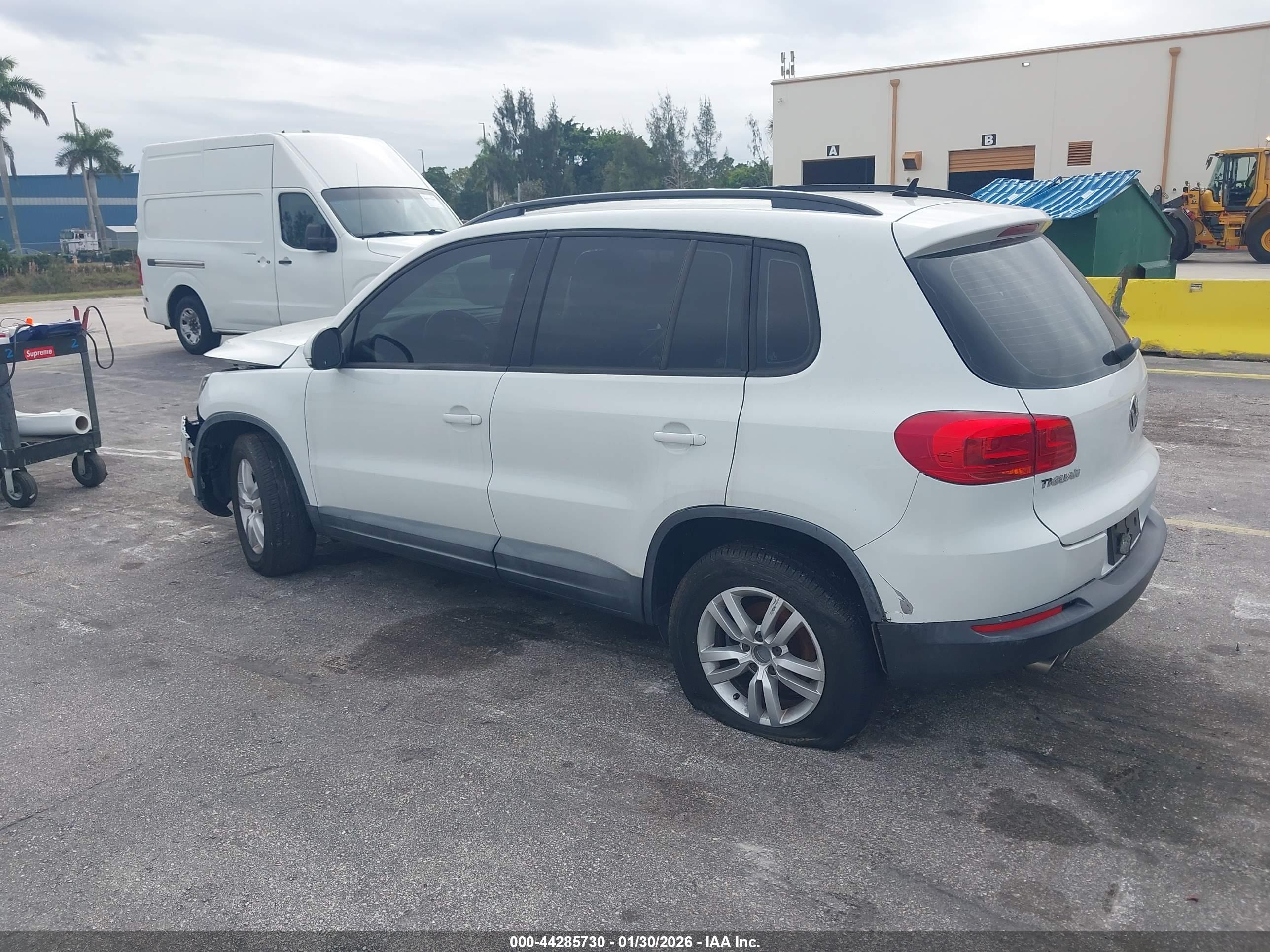 VOLKSWAGEN TIGUAN image 3