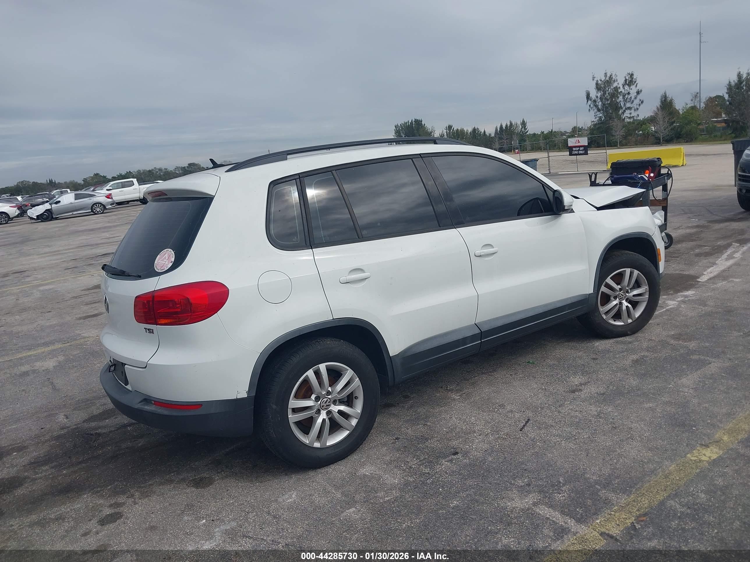 VOLKSWAGEN TIGUAN image 4