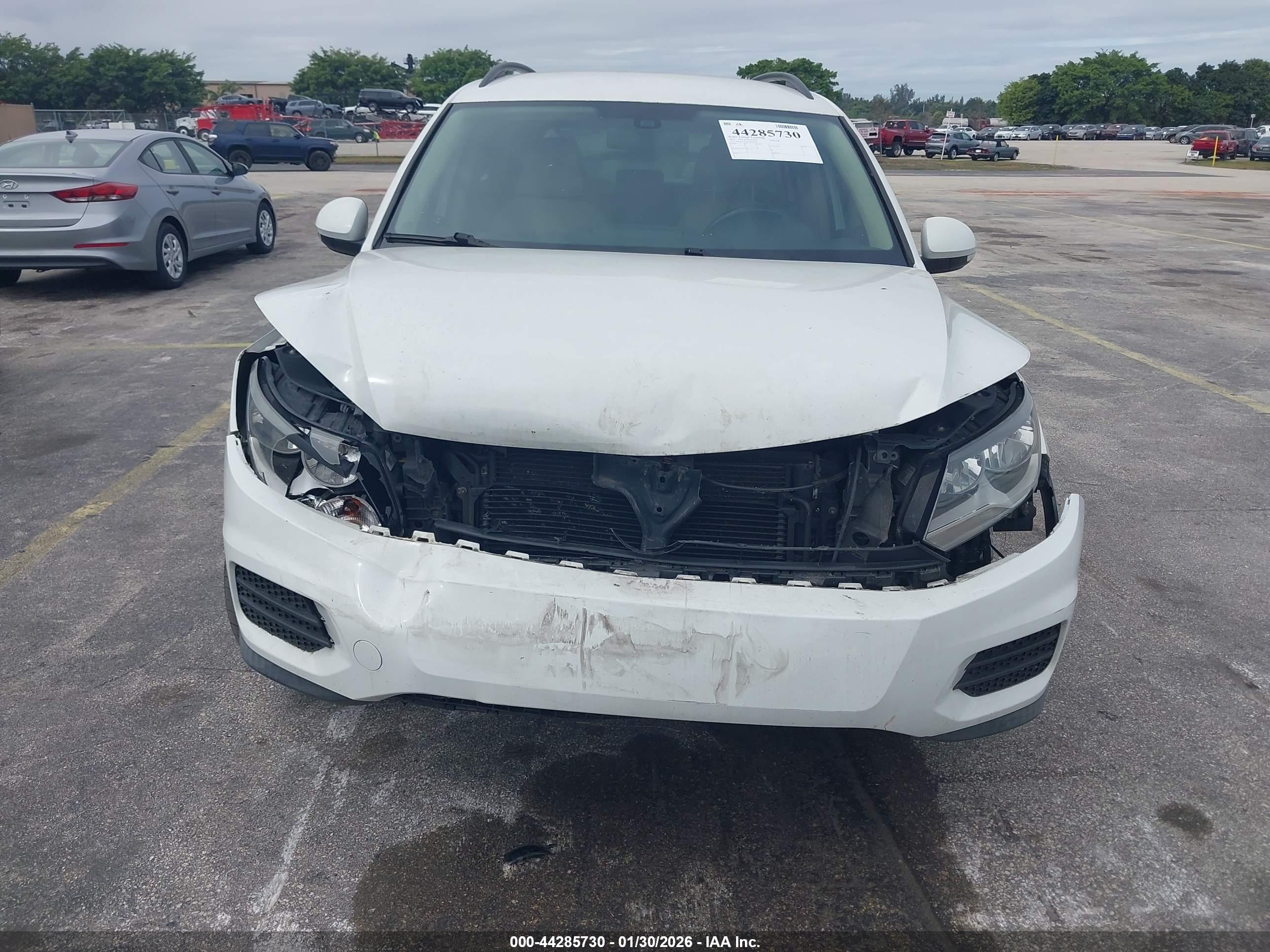 VOLKSWAGEN TIGUAN image 6