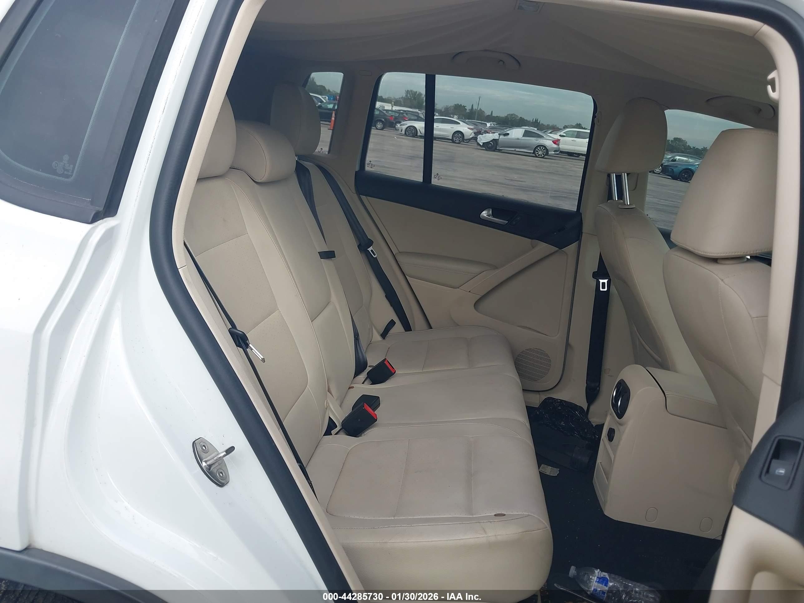 VOLKSWAGEN TIGUAN image 8