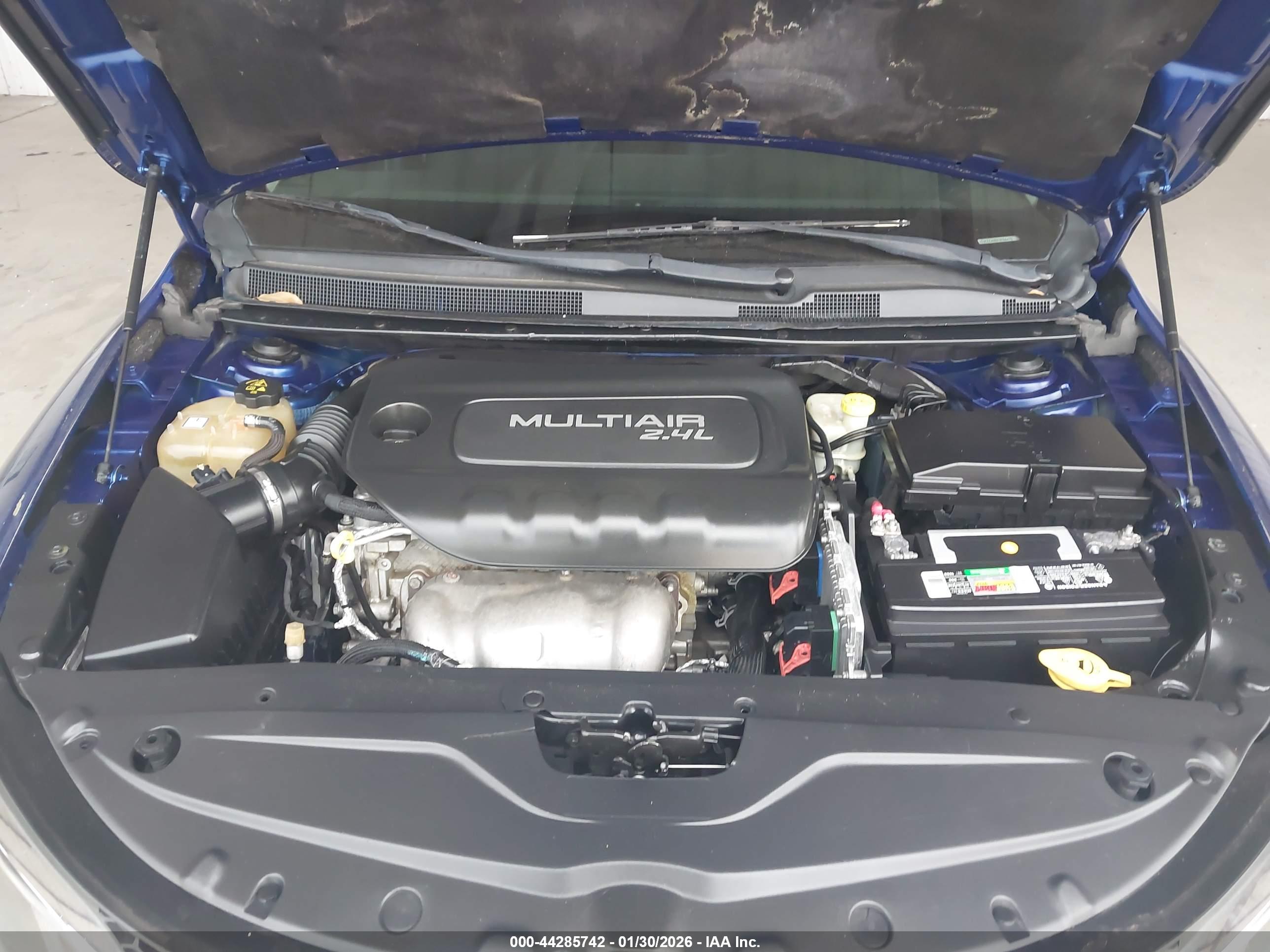 CHRYSLER 200 image 10