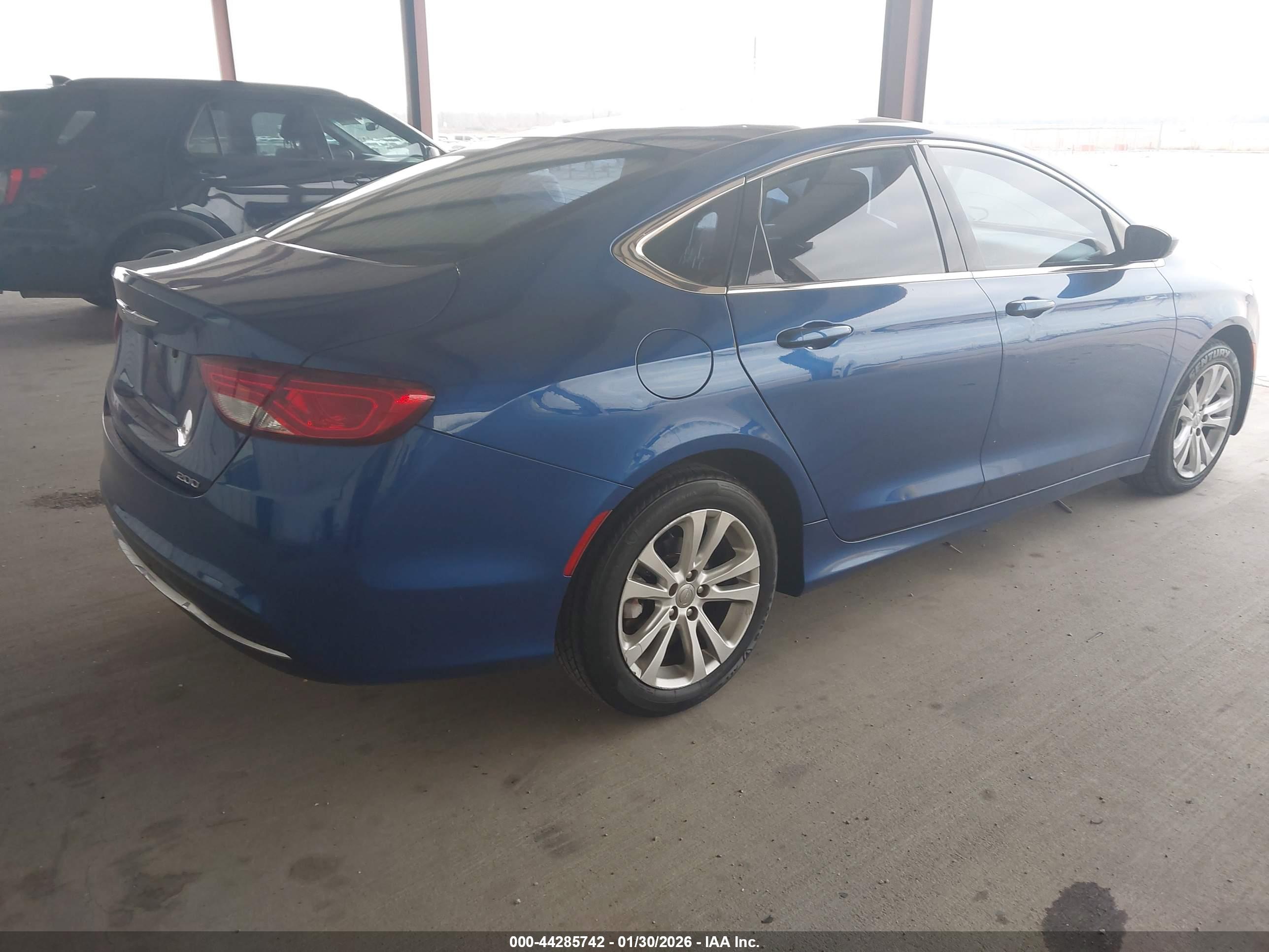 CHRYSLER 200 image 4