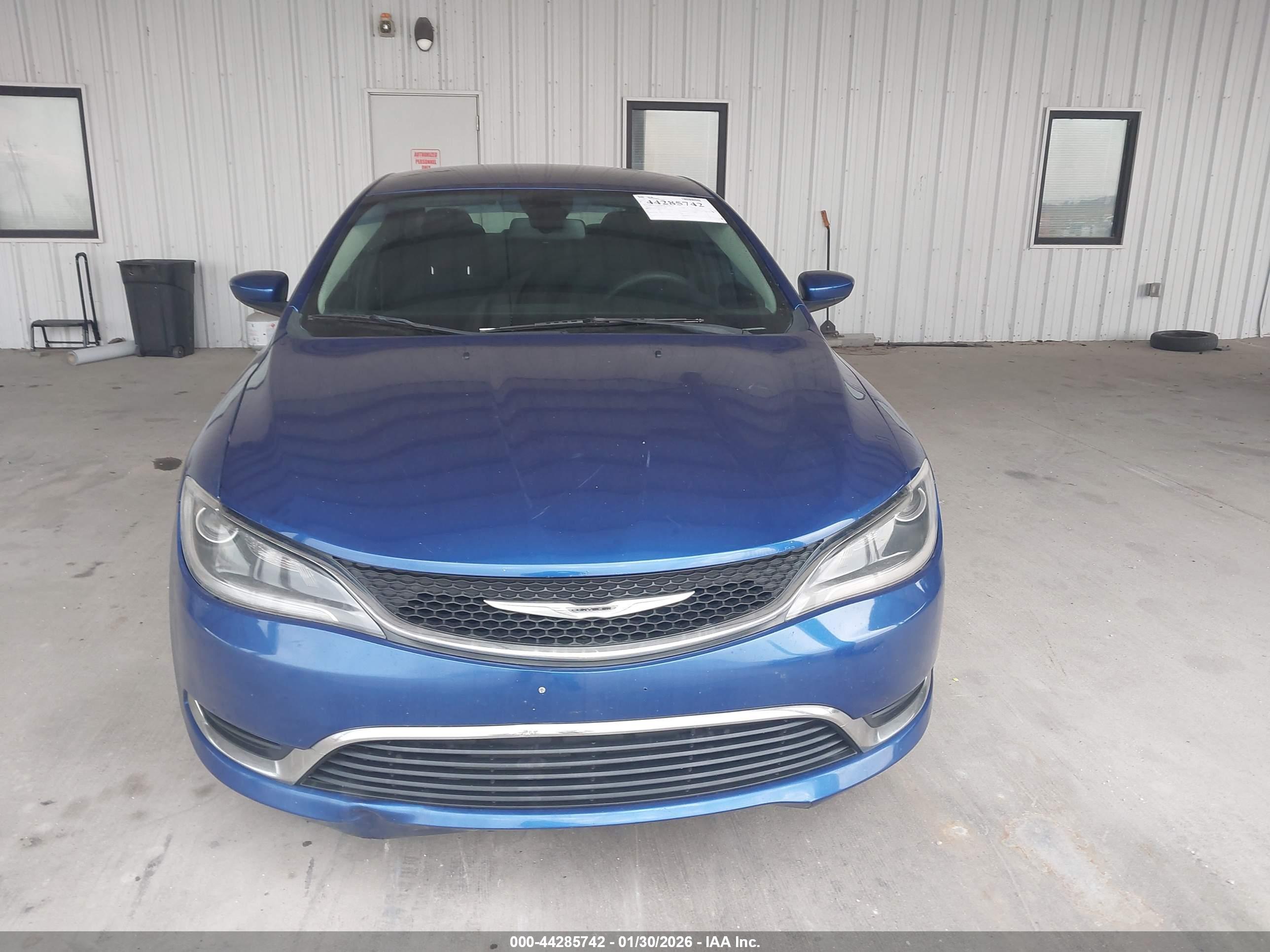 CHRYSLER 200 image 6