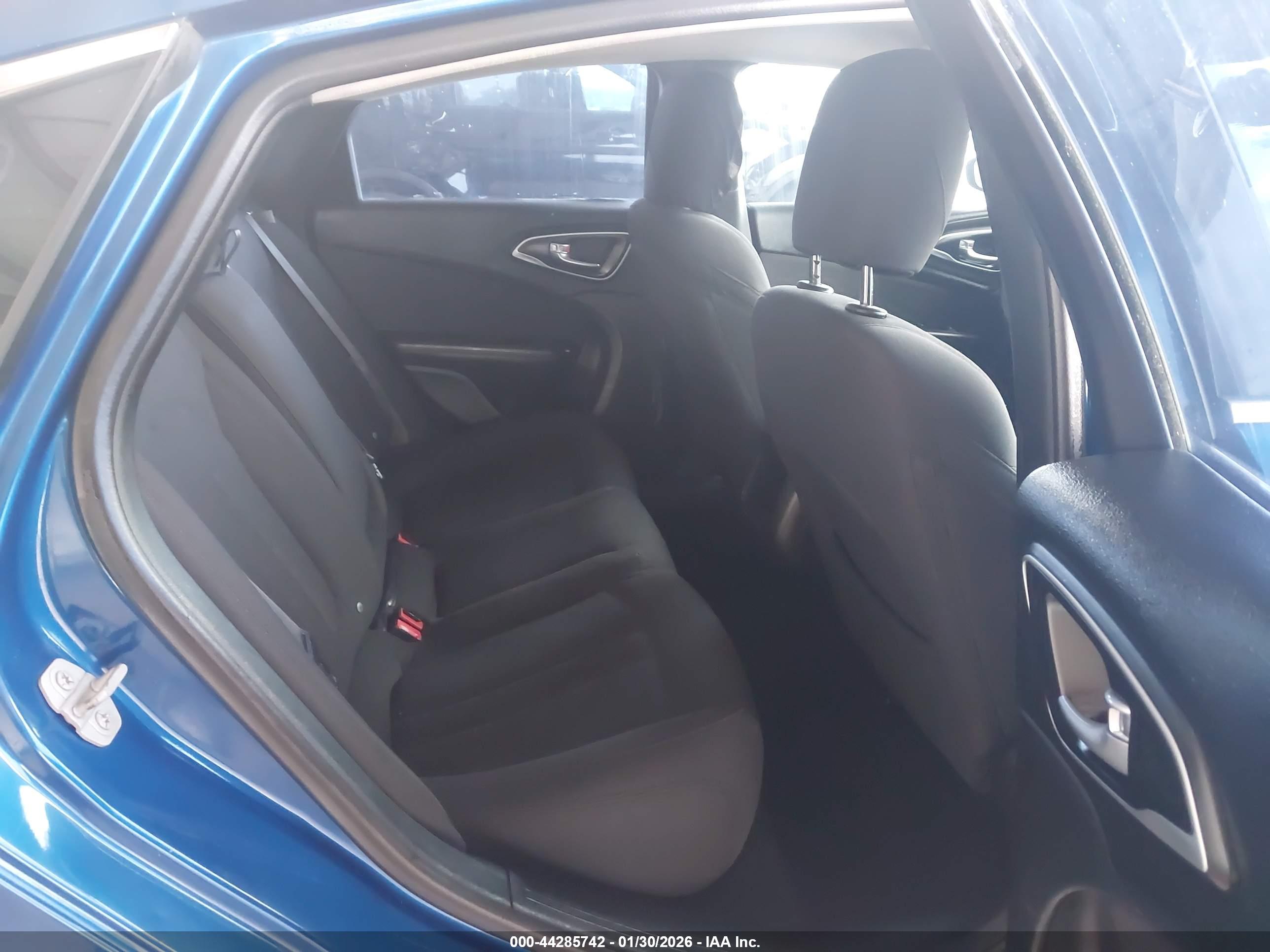 CHRYSLER 200 image 8