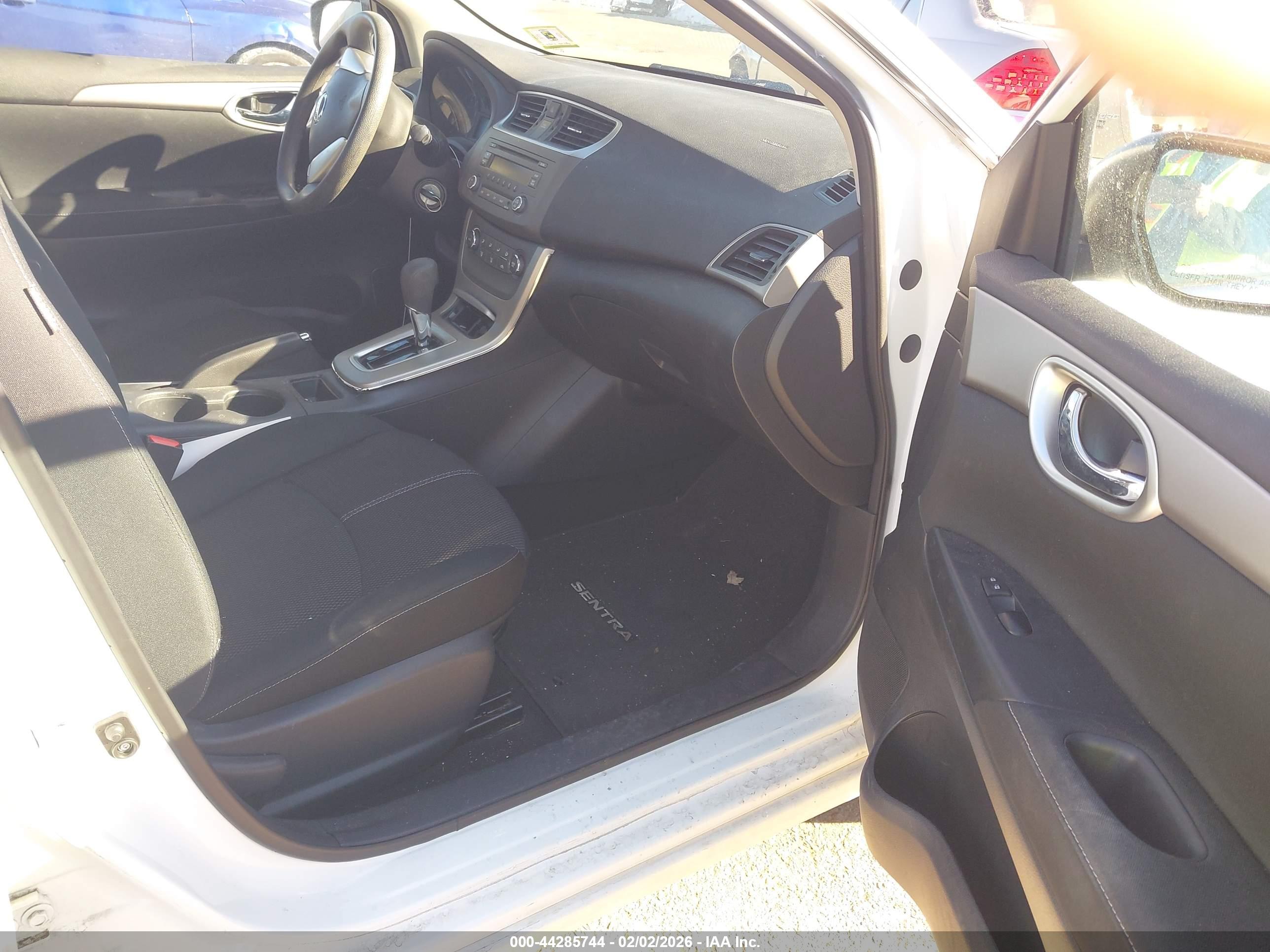 NISSAN SENTRA image 5