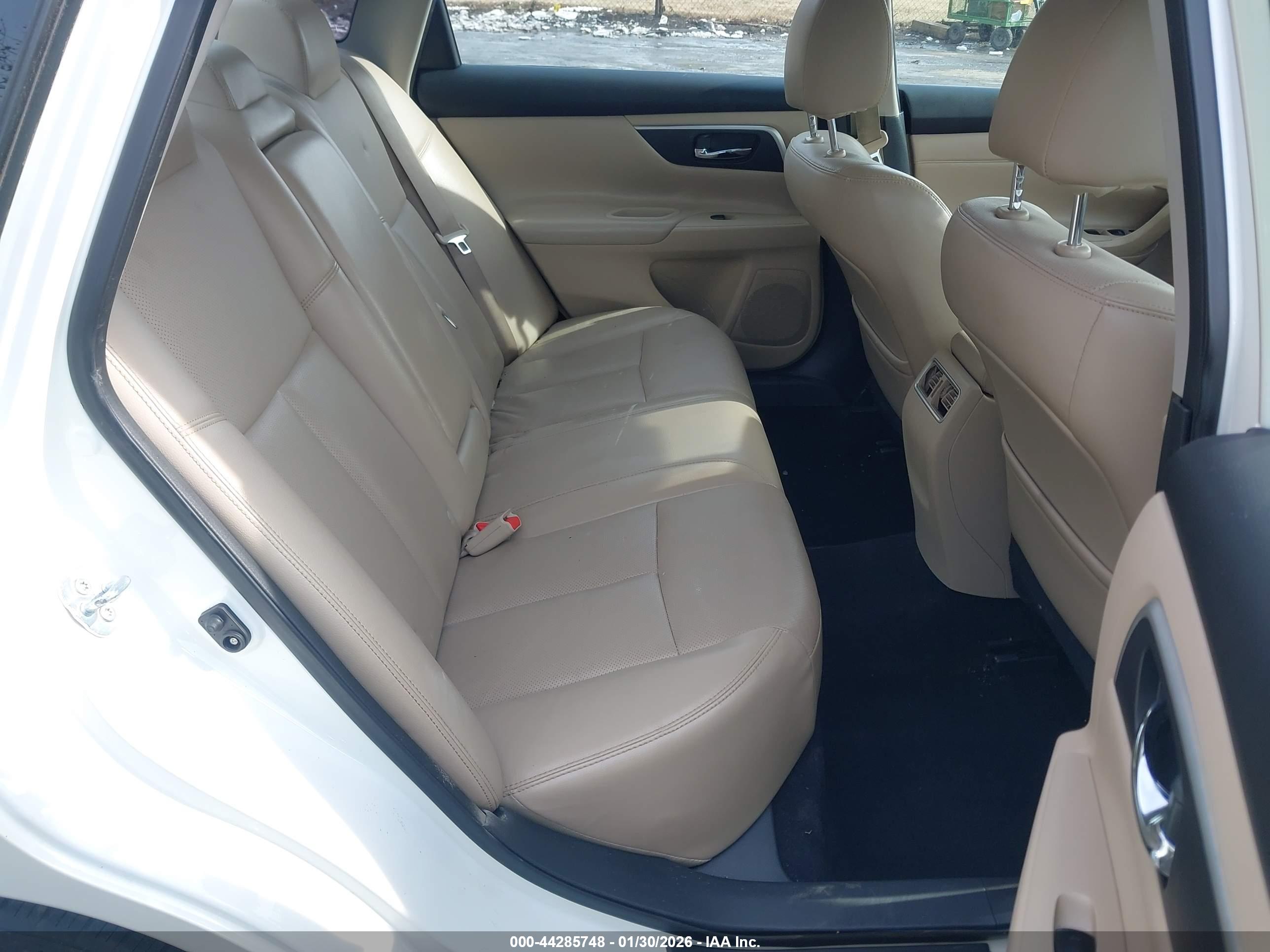 NISSAN ALTIMA image 8