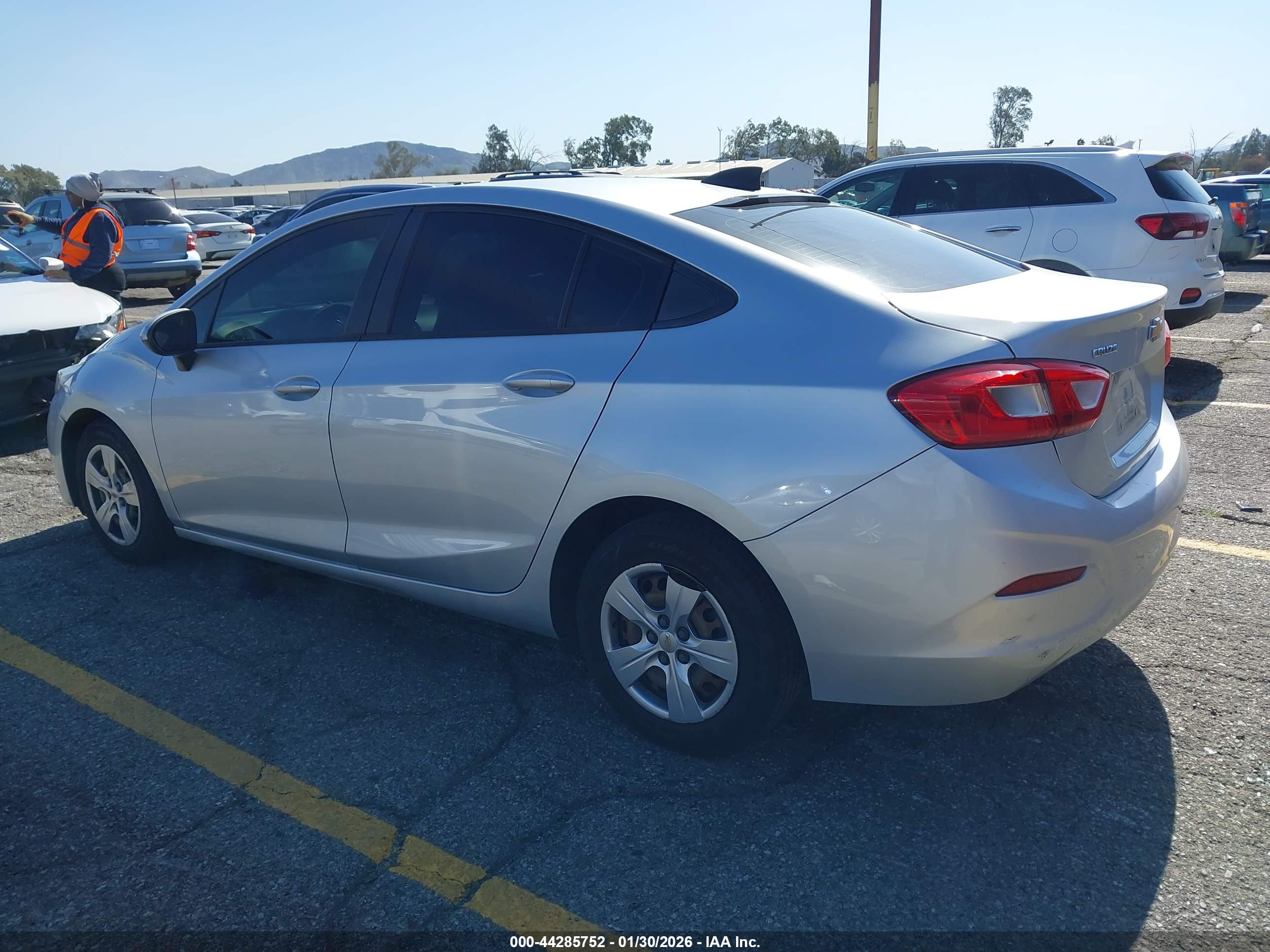 CHEVROLET CRUZE image 3
