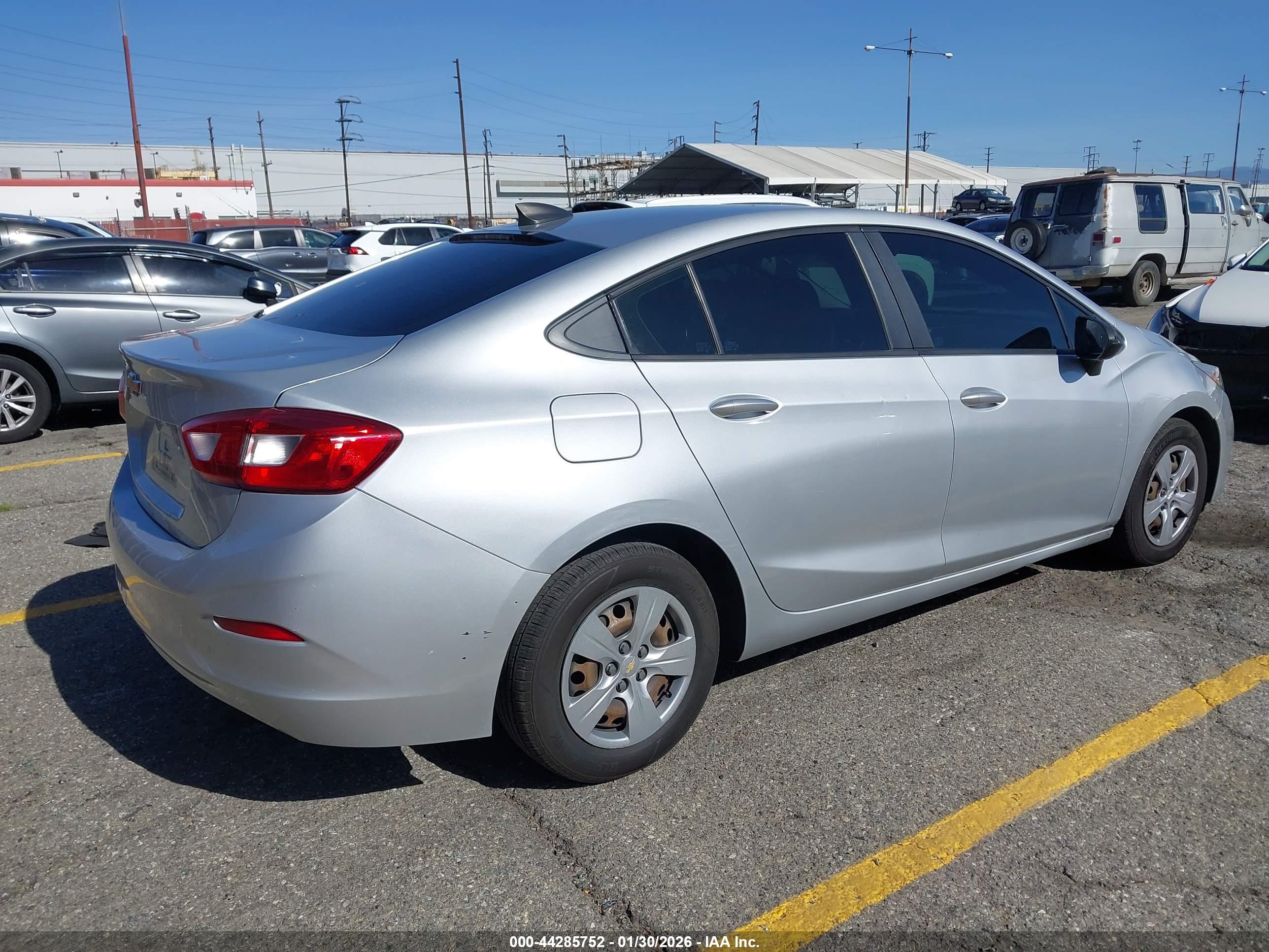 CHEVROLET CRUZE image 4