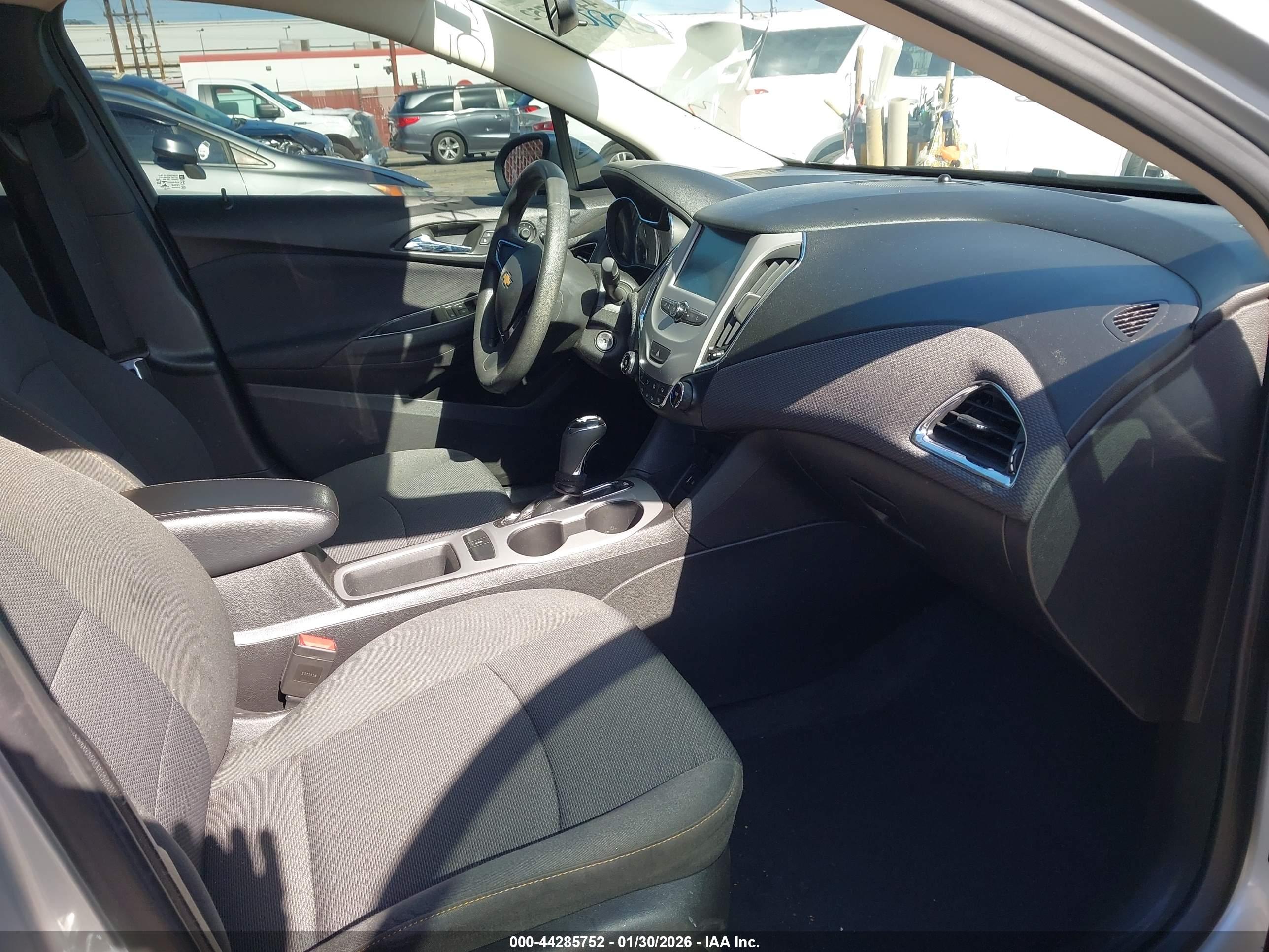 CHEVROLET CRUZE image 5