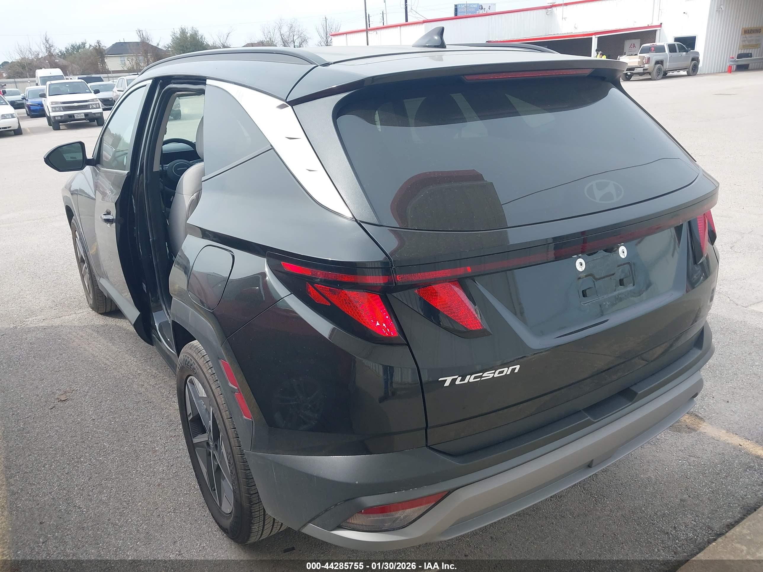 HYUNDAI TUCSON image 3