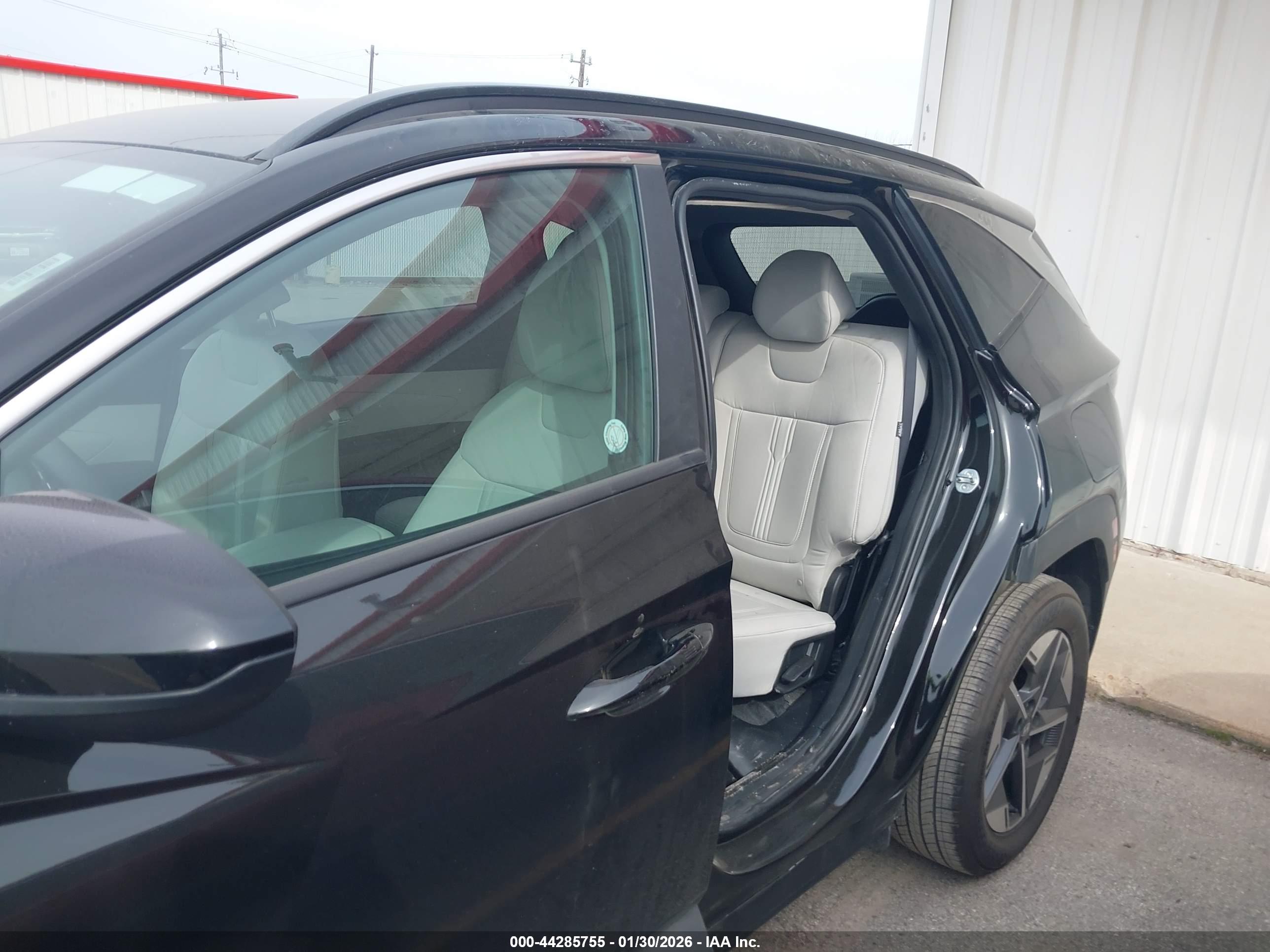 HYUNDAI TUCSON image 6