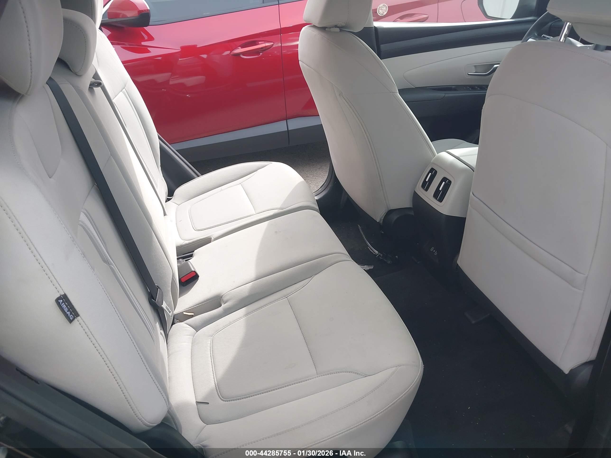 HYUNDAI TUCSON image 8