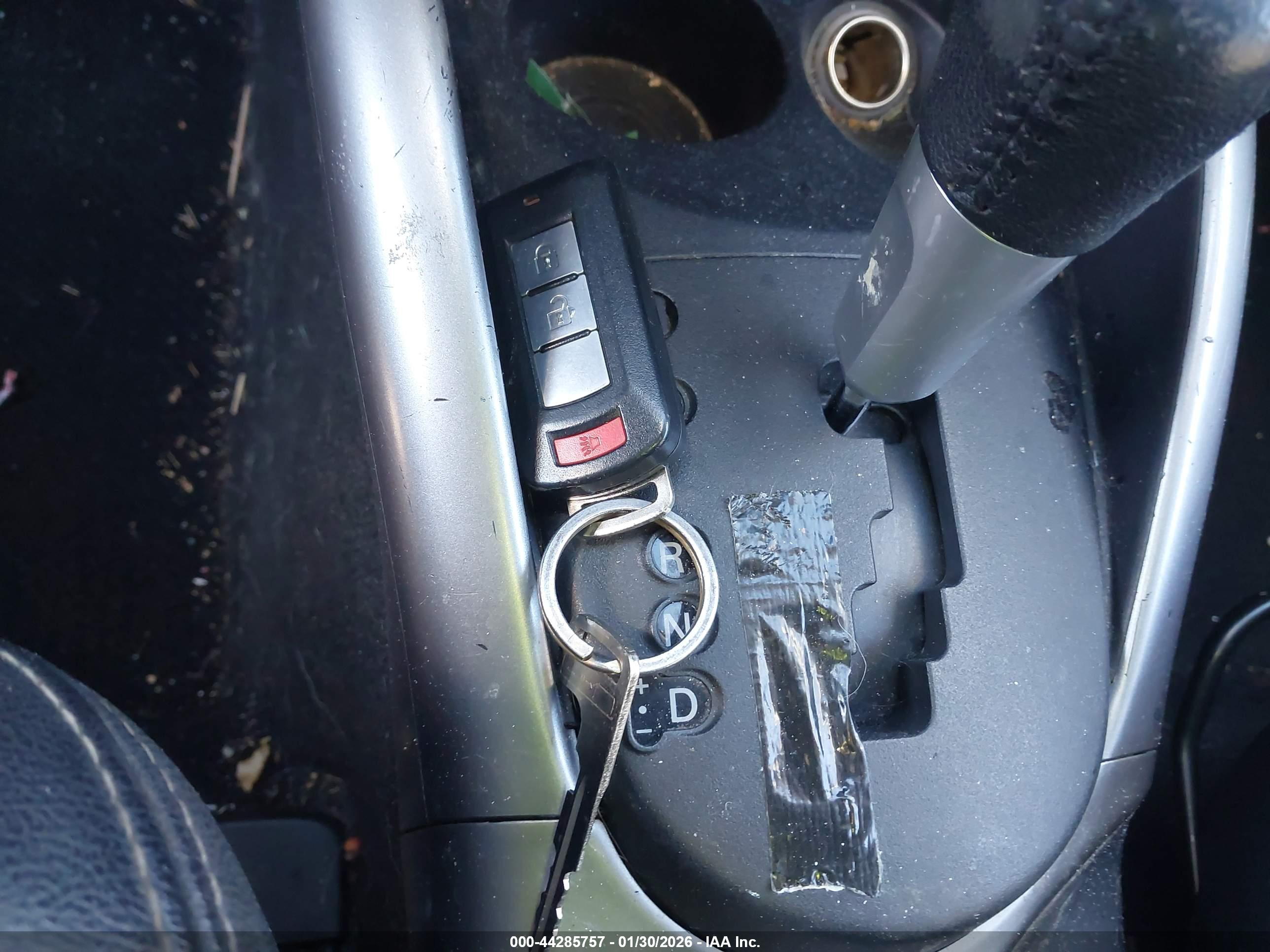 MITSUBISHI OUTLANDER image 11