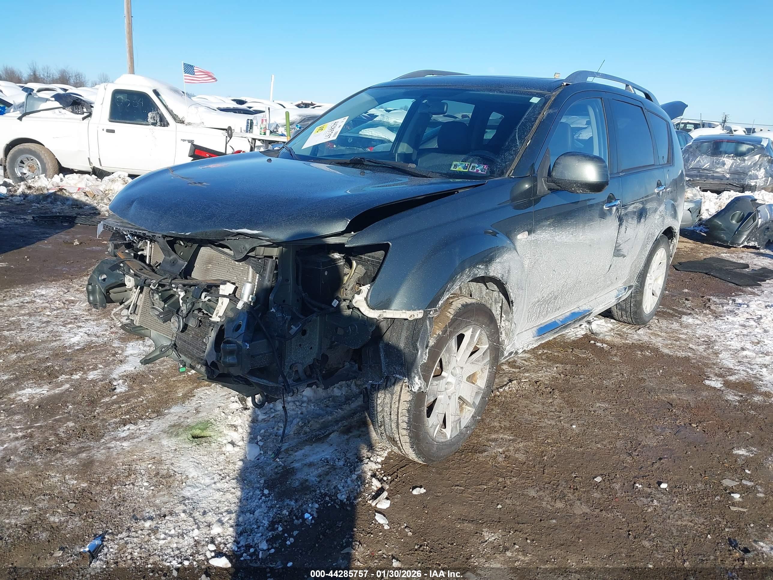 MITSUBISHI OUTLANDER image 2