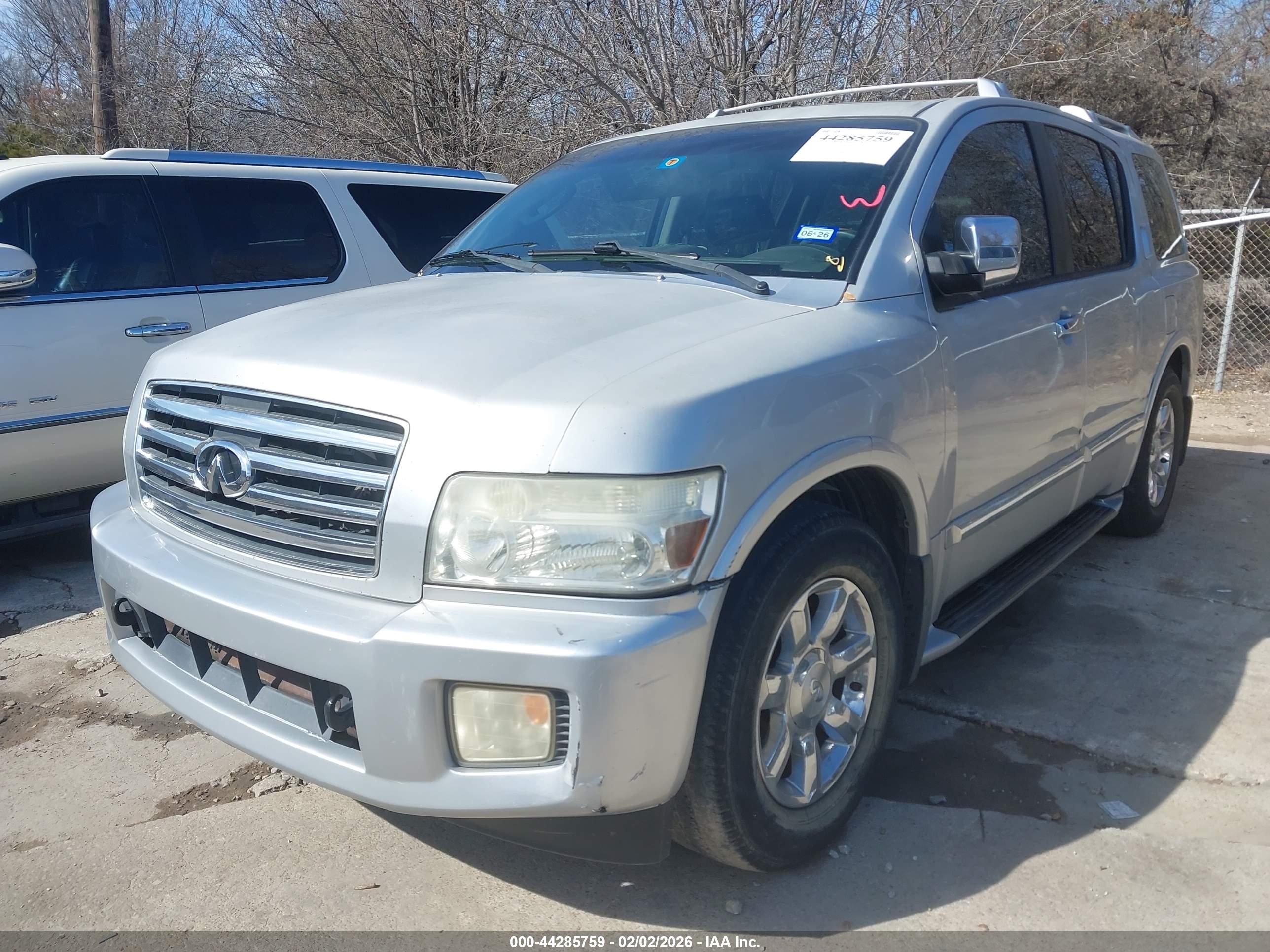 INFINITI QX56 image 2