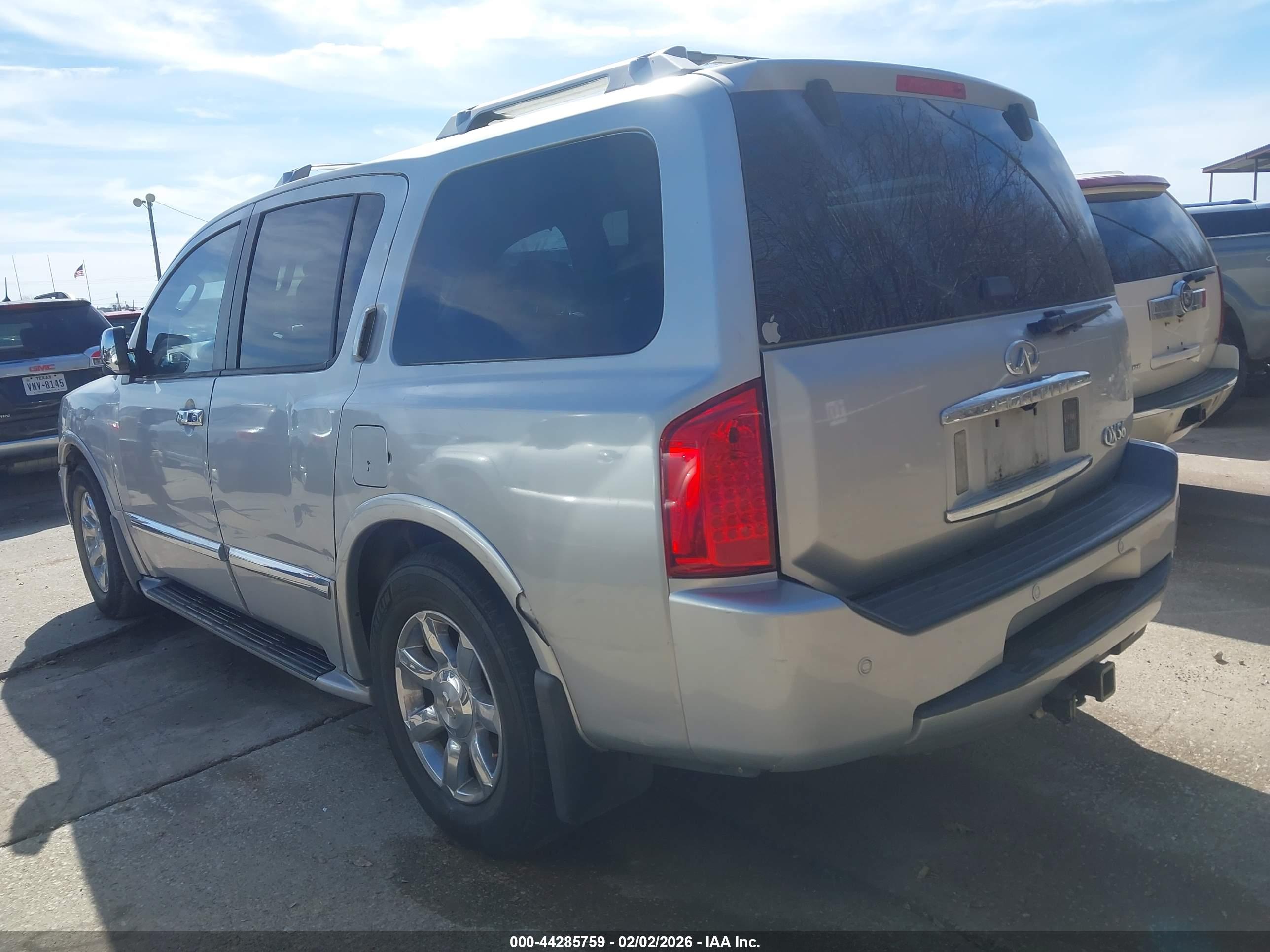 INFINITI QX56 image 3