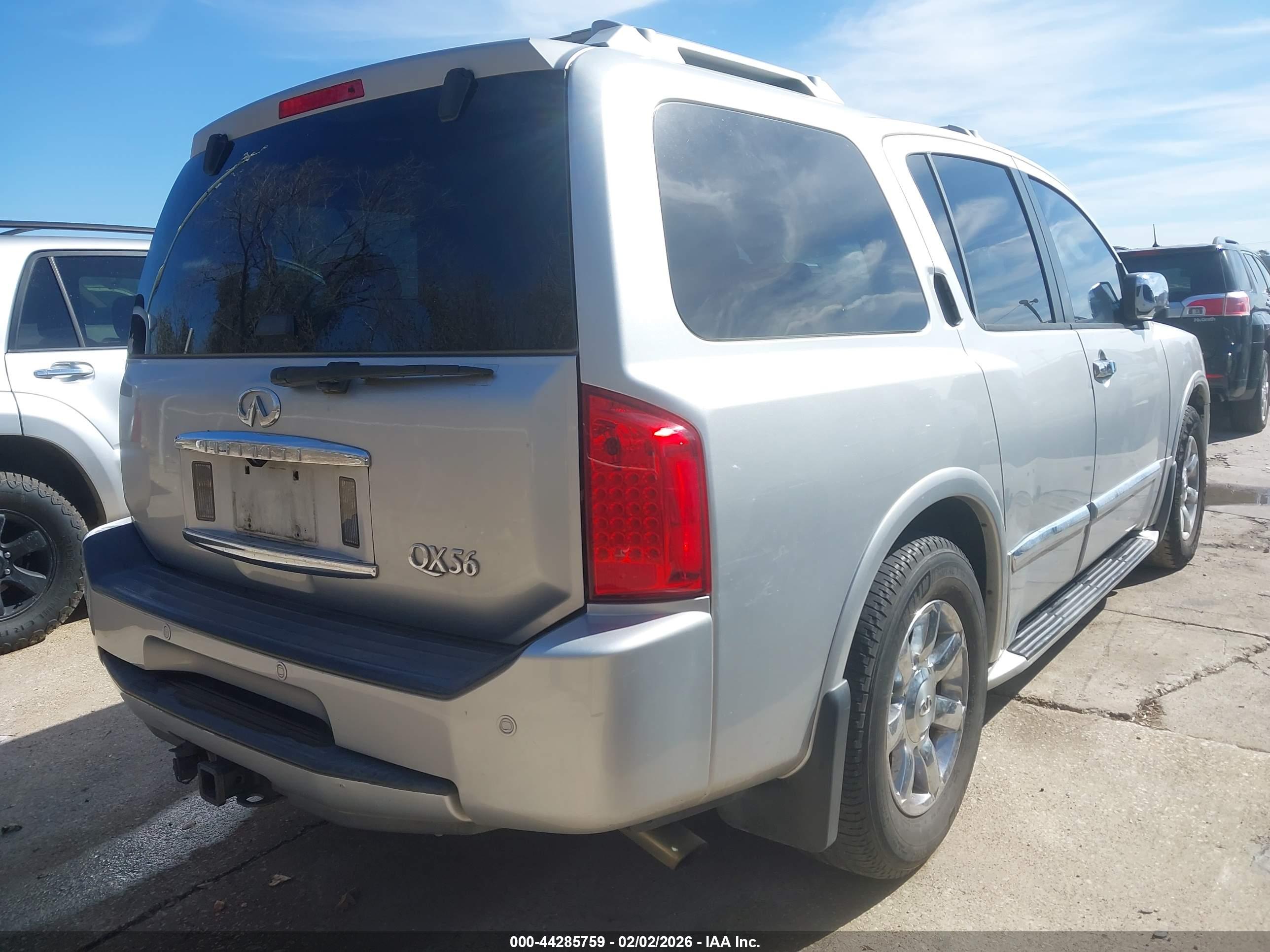 INFINITI QX56 image 4