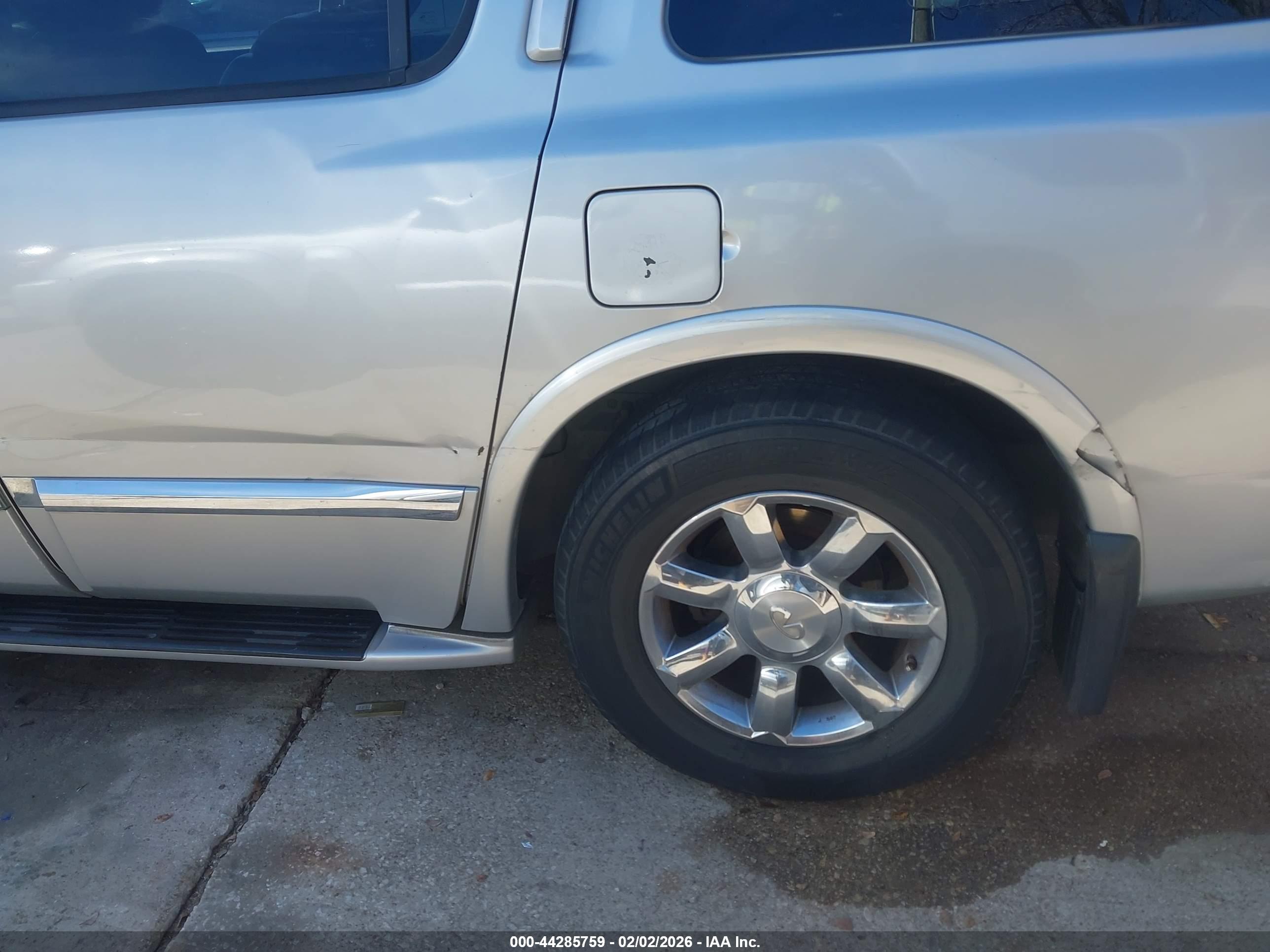 INFINITI QX56 image 6