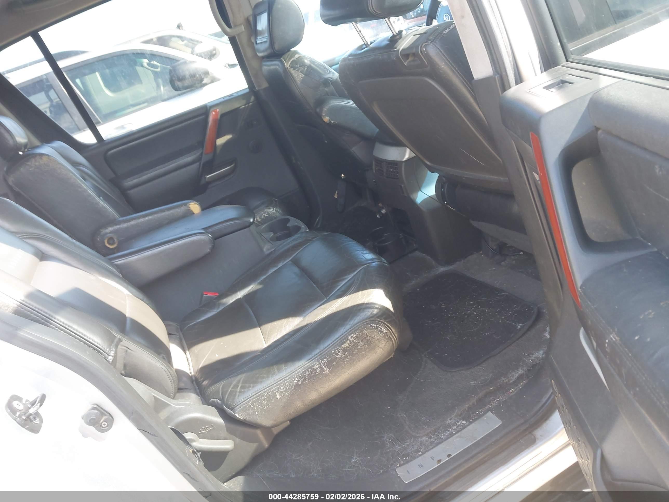 INFINITI QX56 image 8