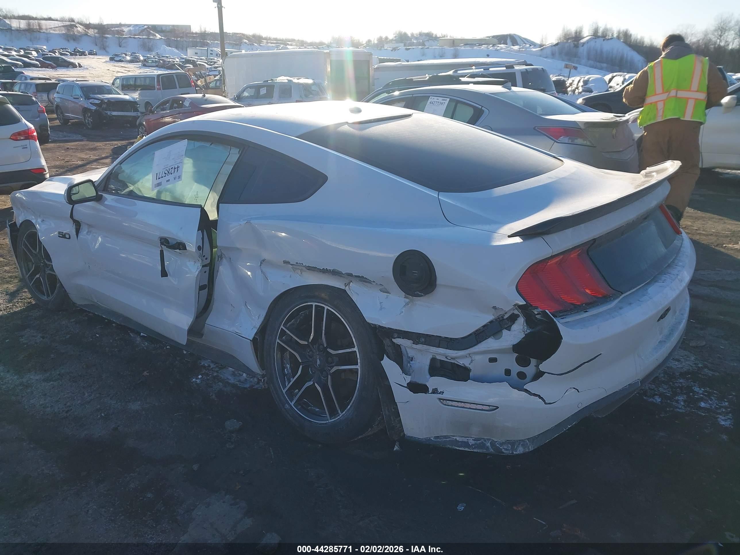 FORD MUSTANG image 3