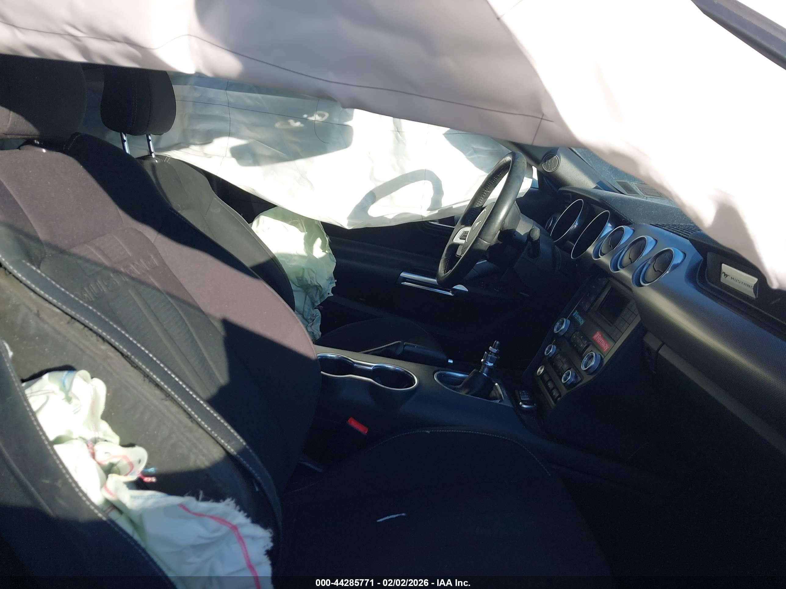 FORD MUSTANG image 5