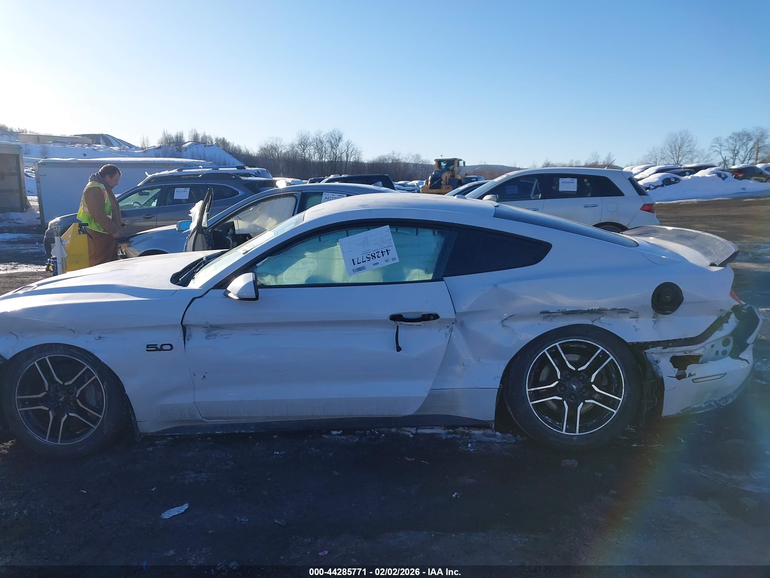 FORD MUSTANG image 6